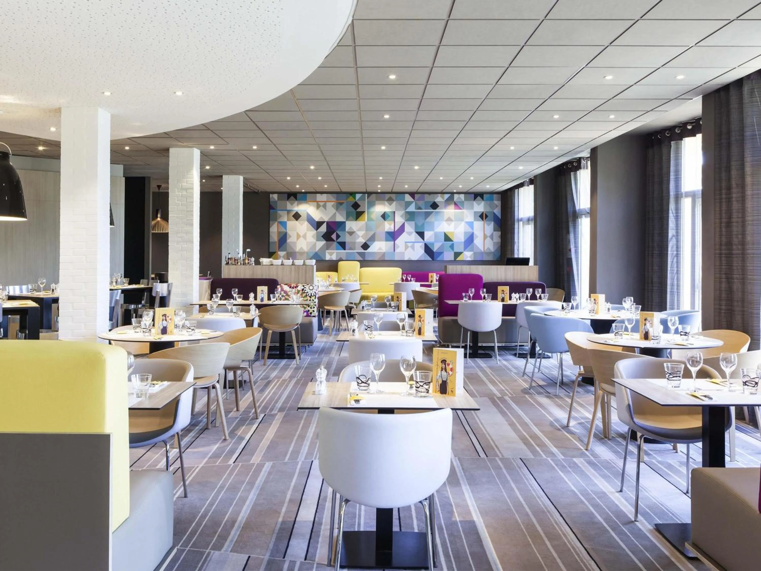 Restaurant/places to eat in Novotel Saint-Quentin en Yvelines