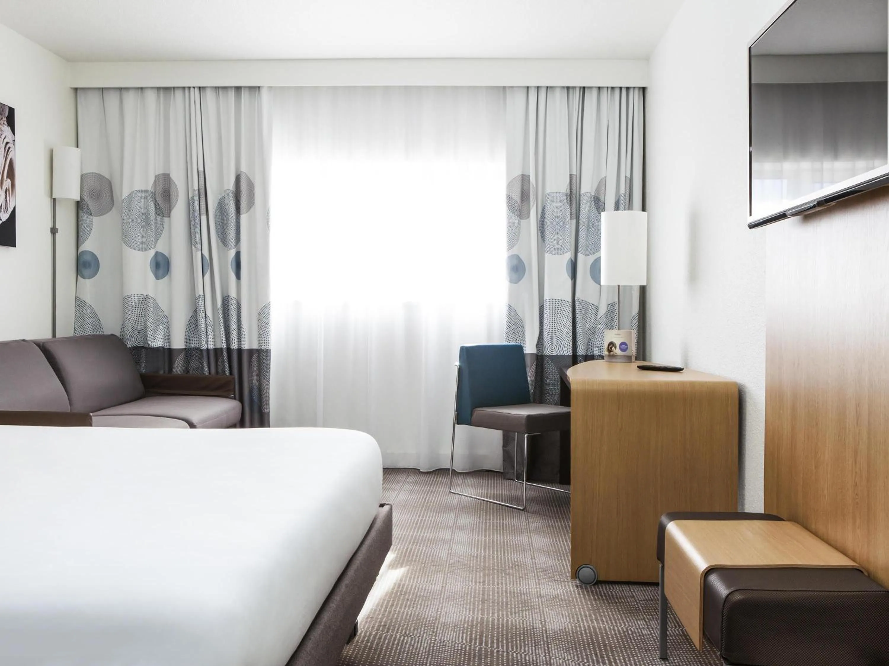 Bedroom, Bed in Novotel Saint-Quentin en Yvelines