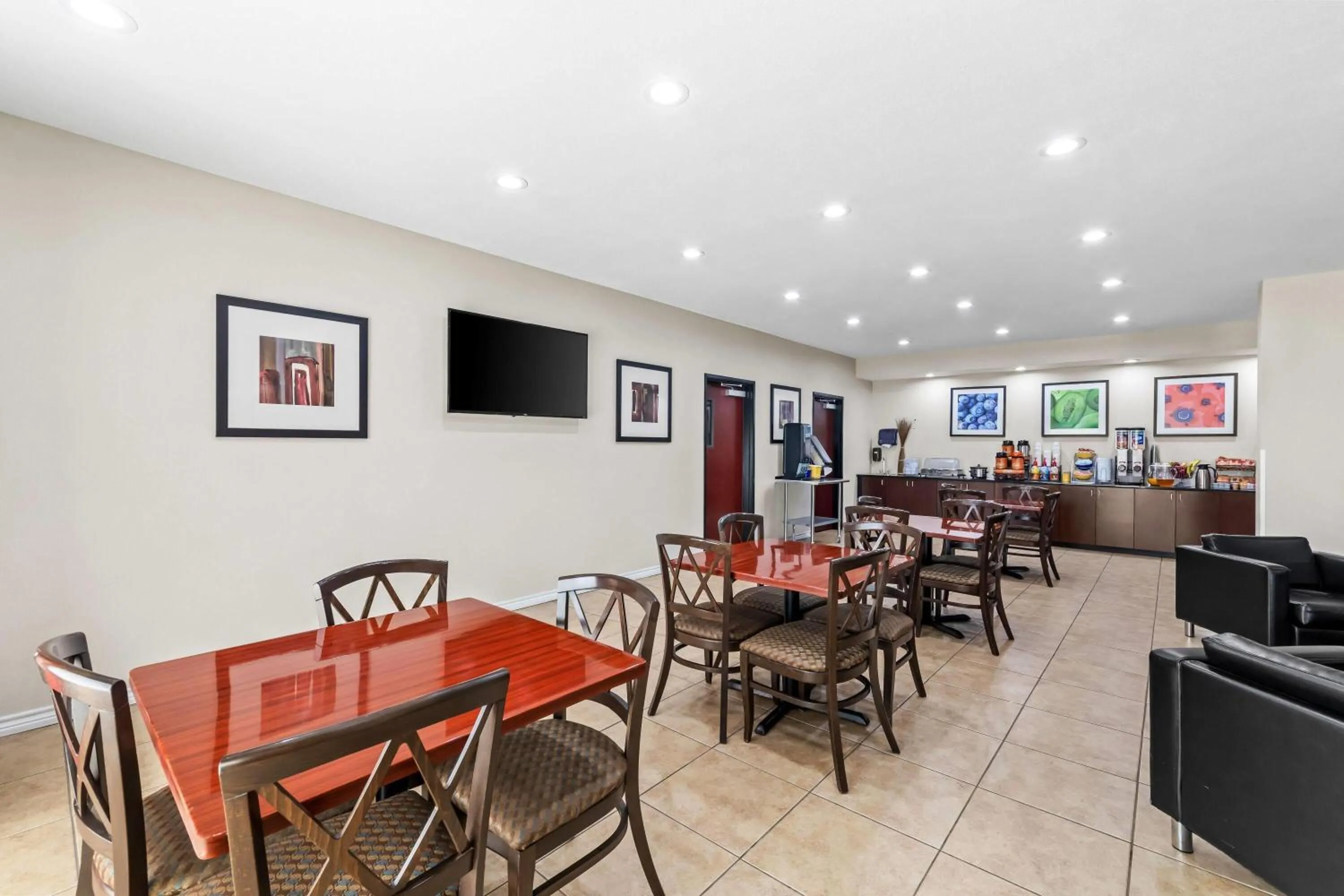 Restaurant/places to eat in Days Inn by Wyndham Rockdale Texas