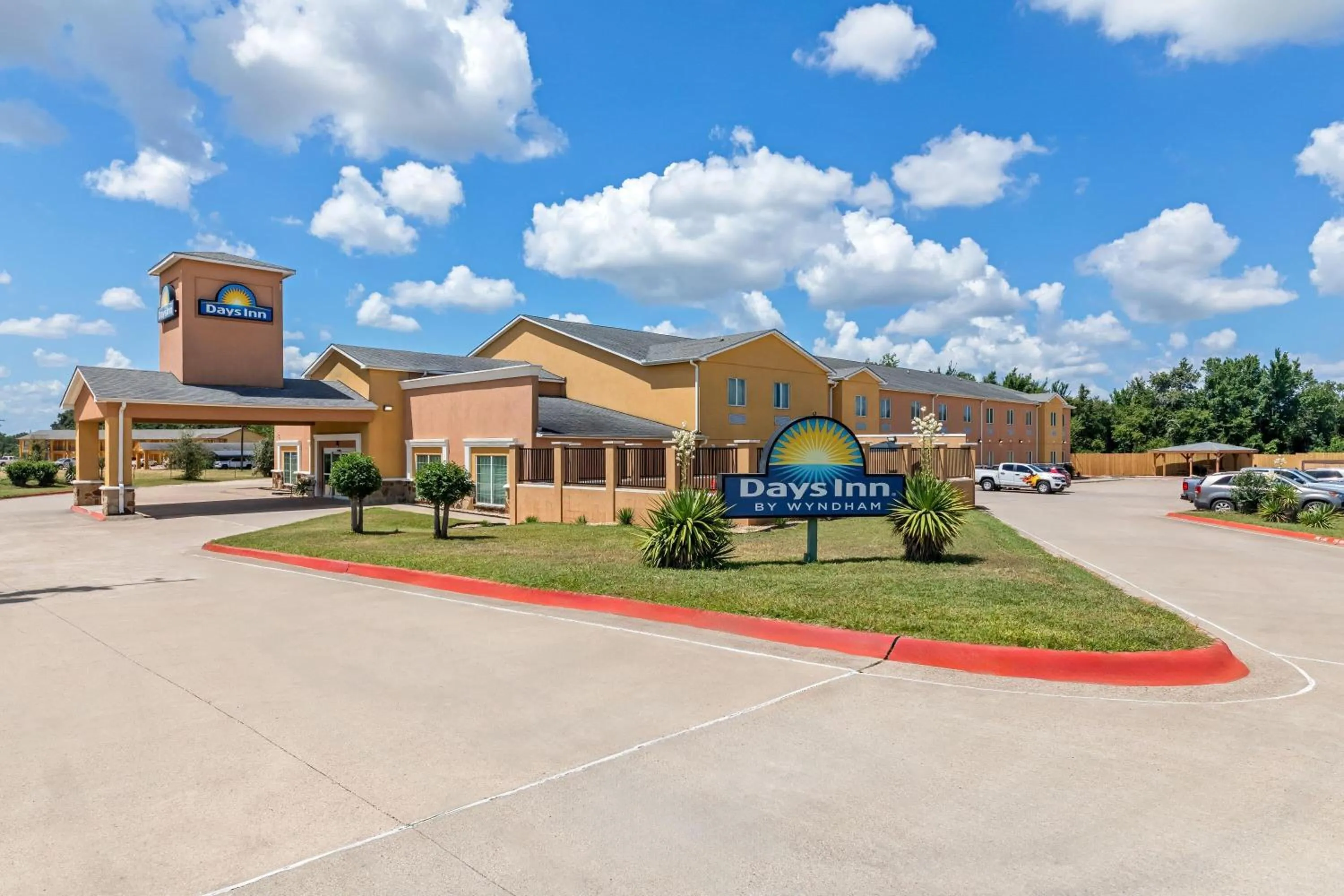 Property building in Days Inn by Wyndham Rockdale Texas