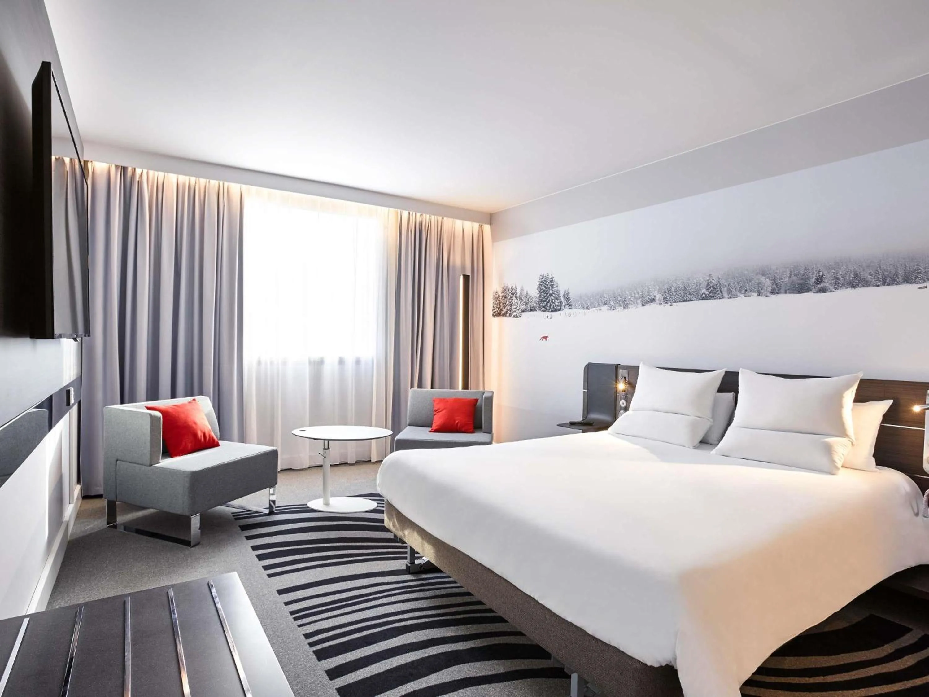 Bedroom, Bed in Novotel Lyon Bron Meeting & Events