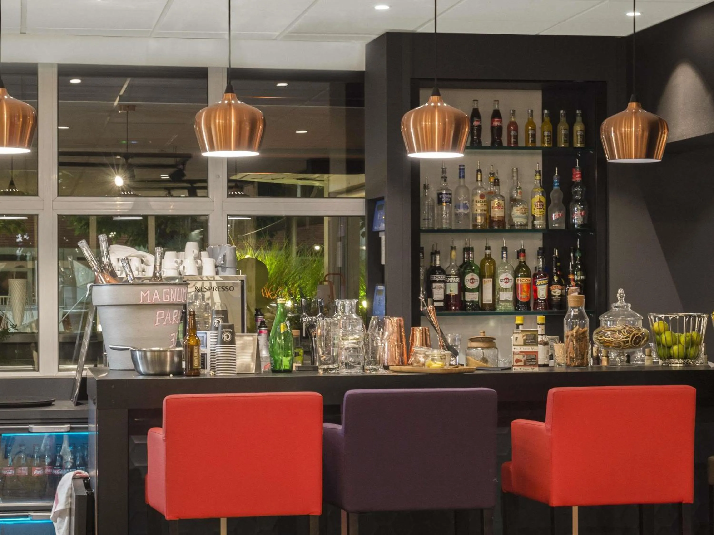 Lounge or bar in Novotel Lyon Bron Meeting & Events