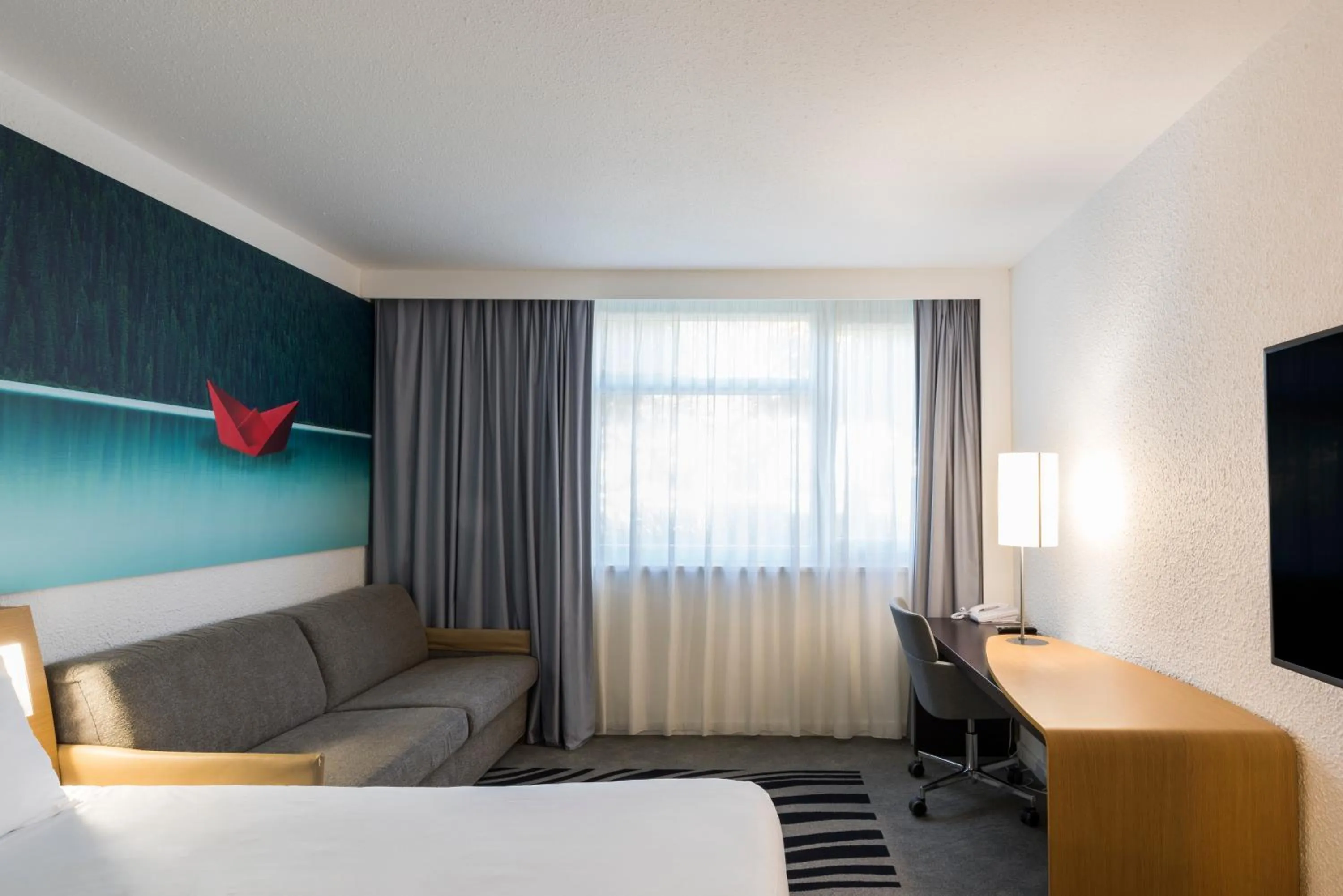 Bedroom, Bed in Novotel Lyon Bron Meeting & Events