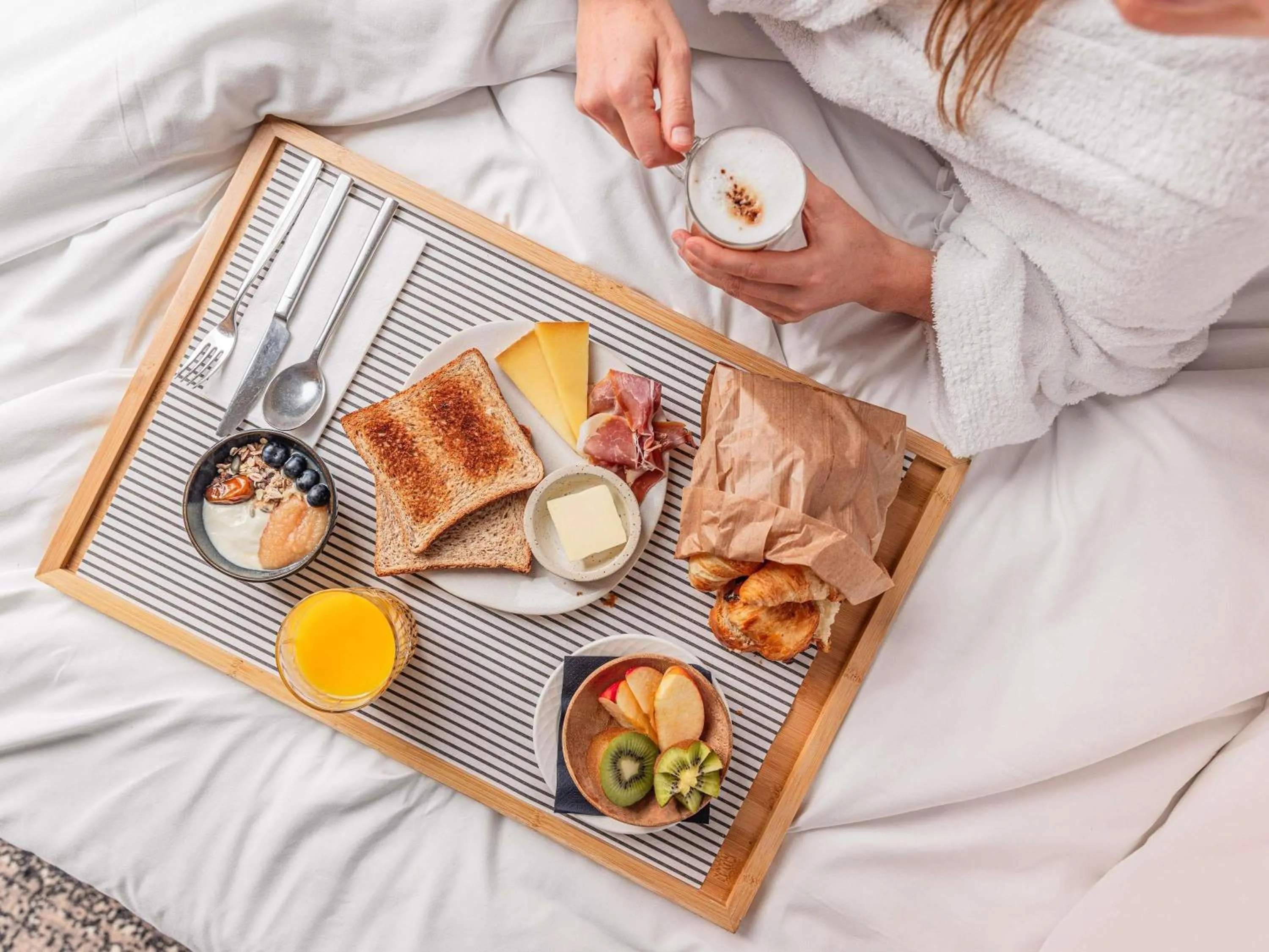 Breakfast, Bed in Novotel Lyon Bron Meeting & Events