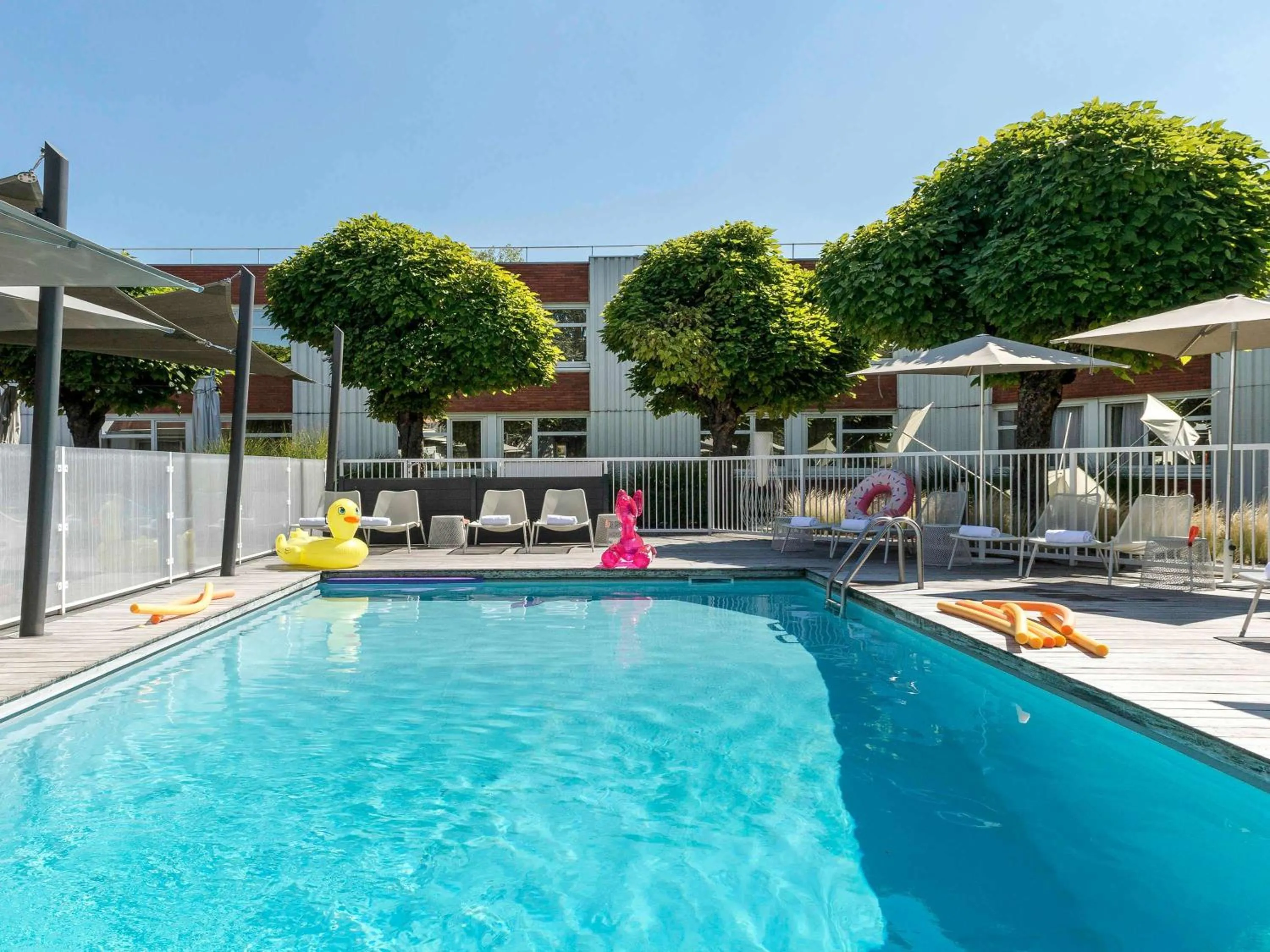 Swimming pool in Novotel Lyon Bron Meeting & Events