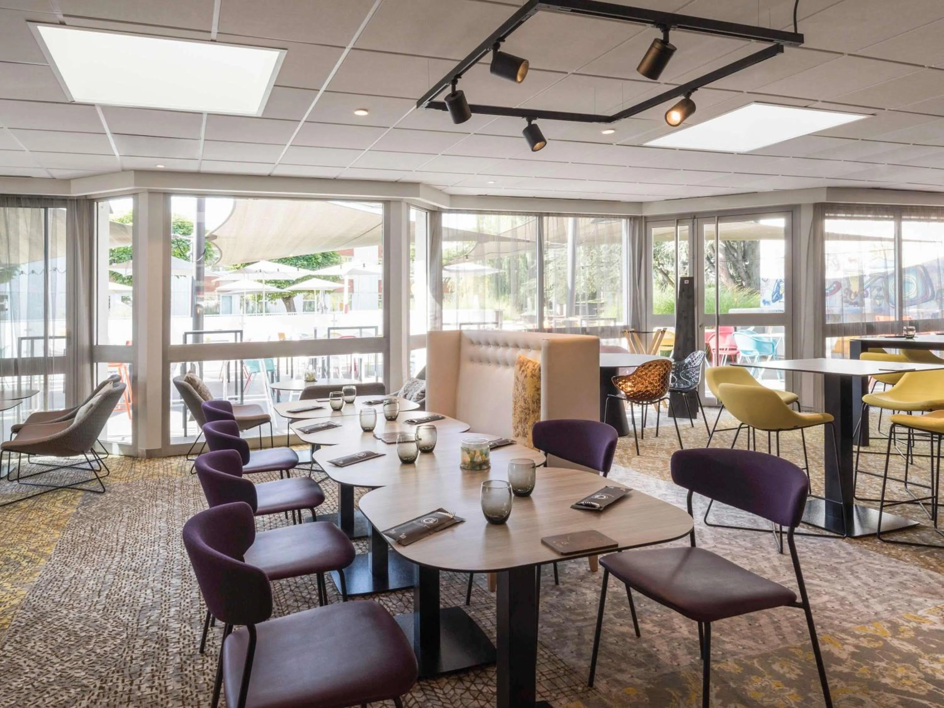 Restaurant/places to eat in Novotel Lyon Bron Meeting & Events
