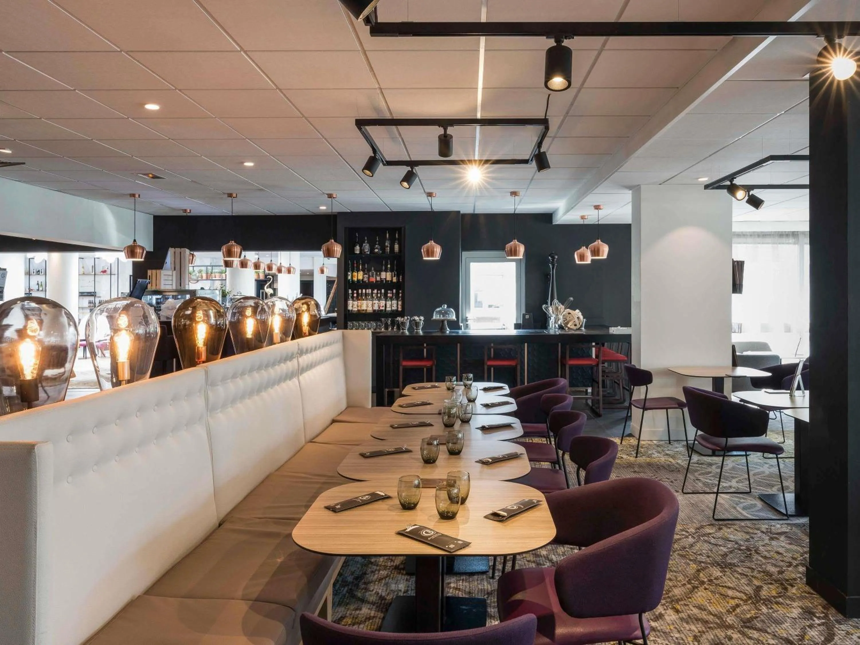 Restaurant/places to eat in Novotel Lyon Bron Meeting & Events