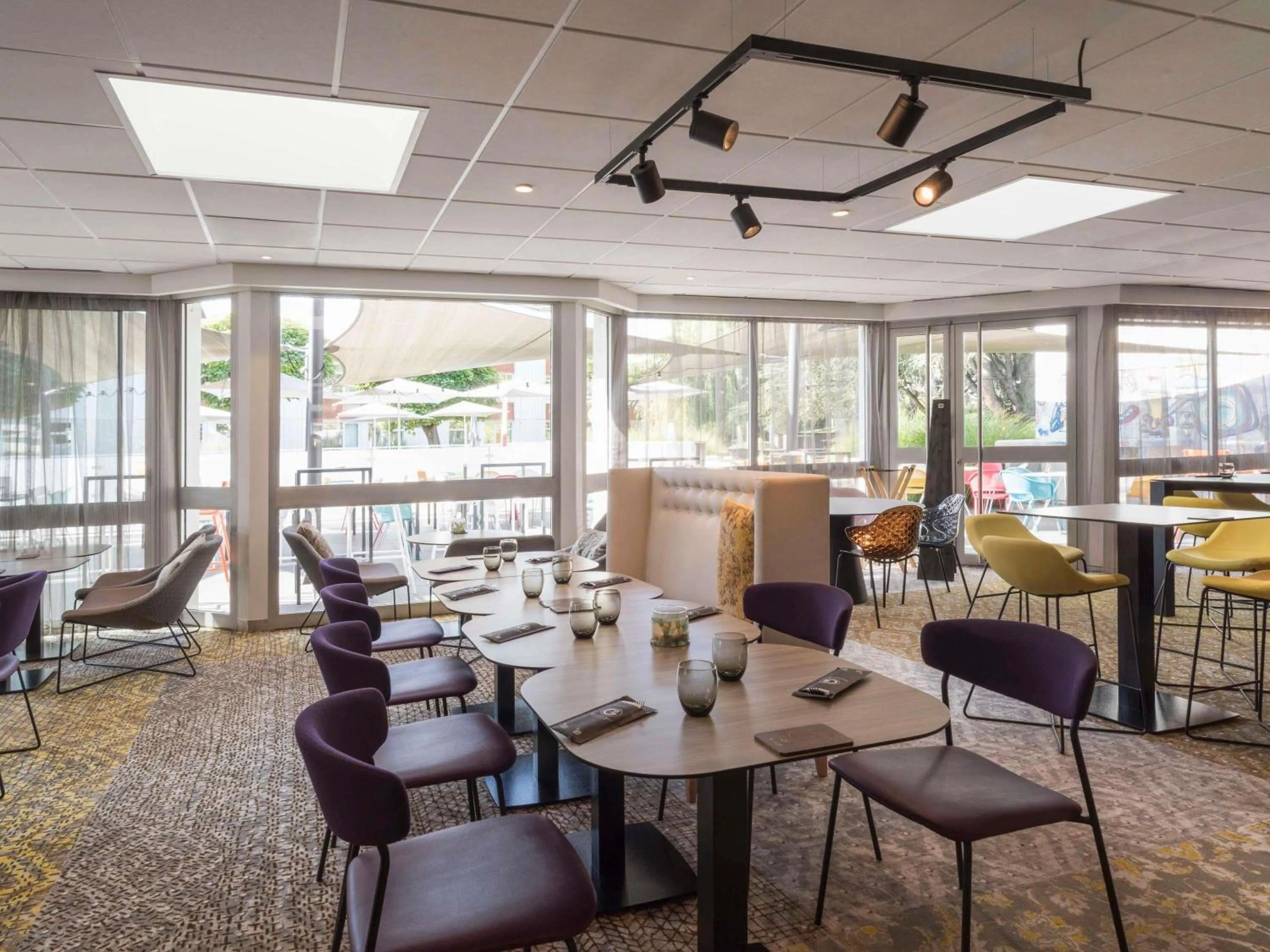 Restaurant/places to eat in Novotel Lyon Bron Meeting & Events