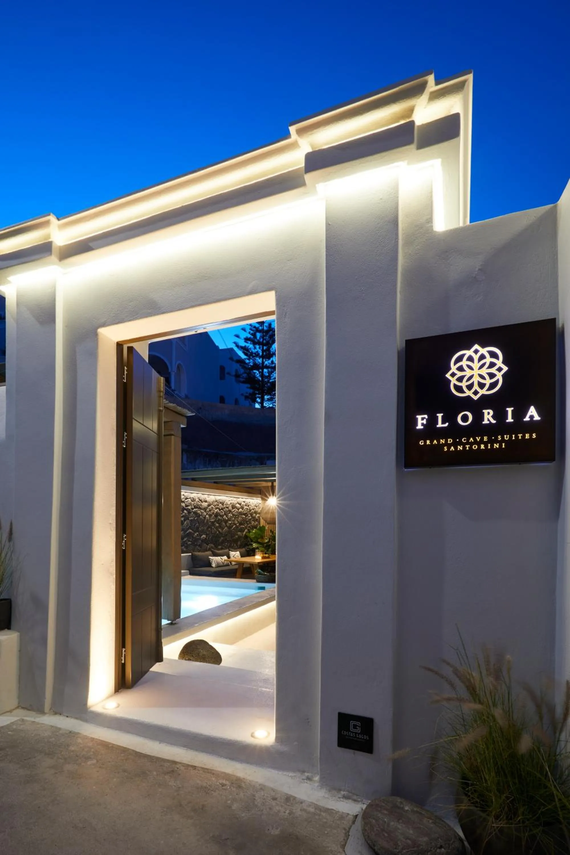 Facade/entrance in Floria Suites