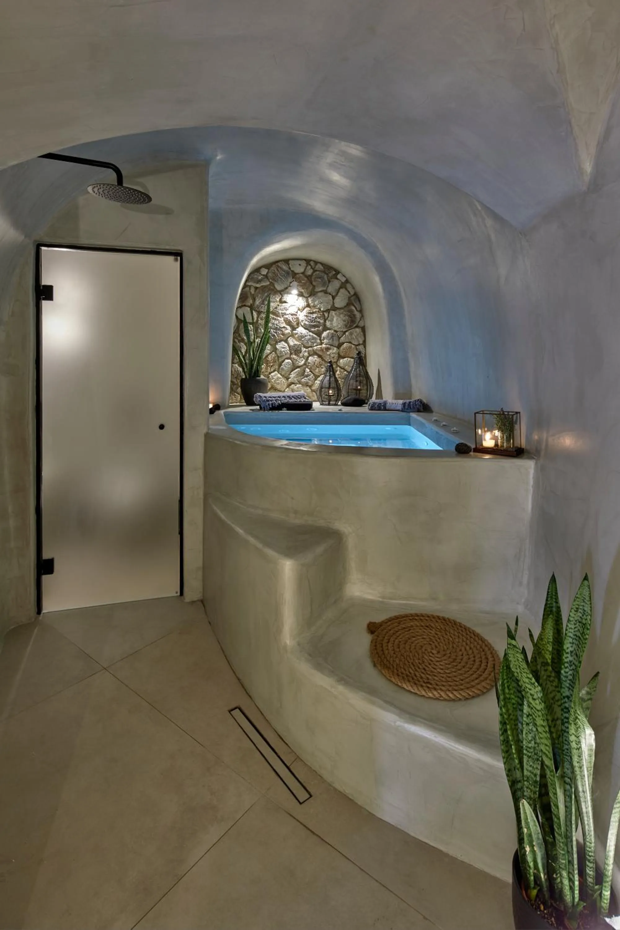 Hot Tub in Floria Suites