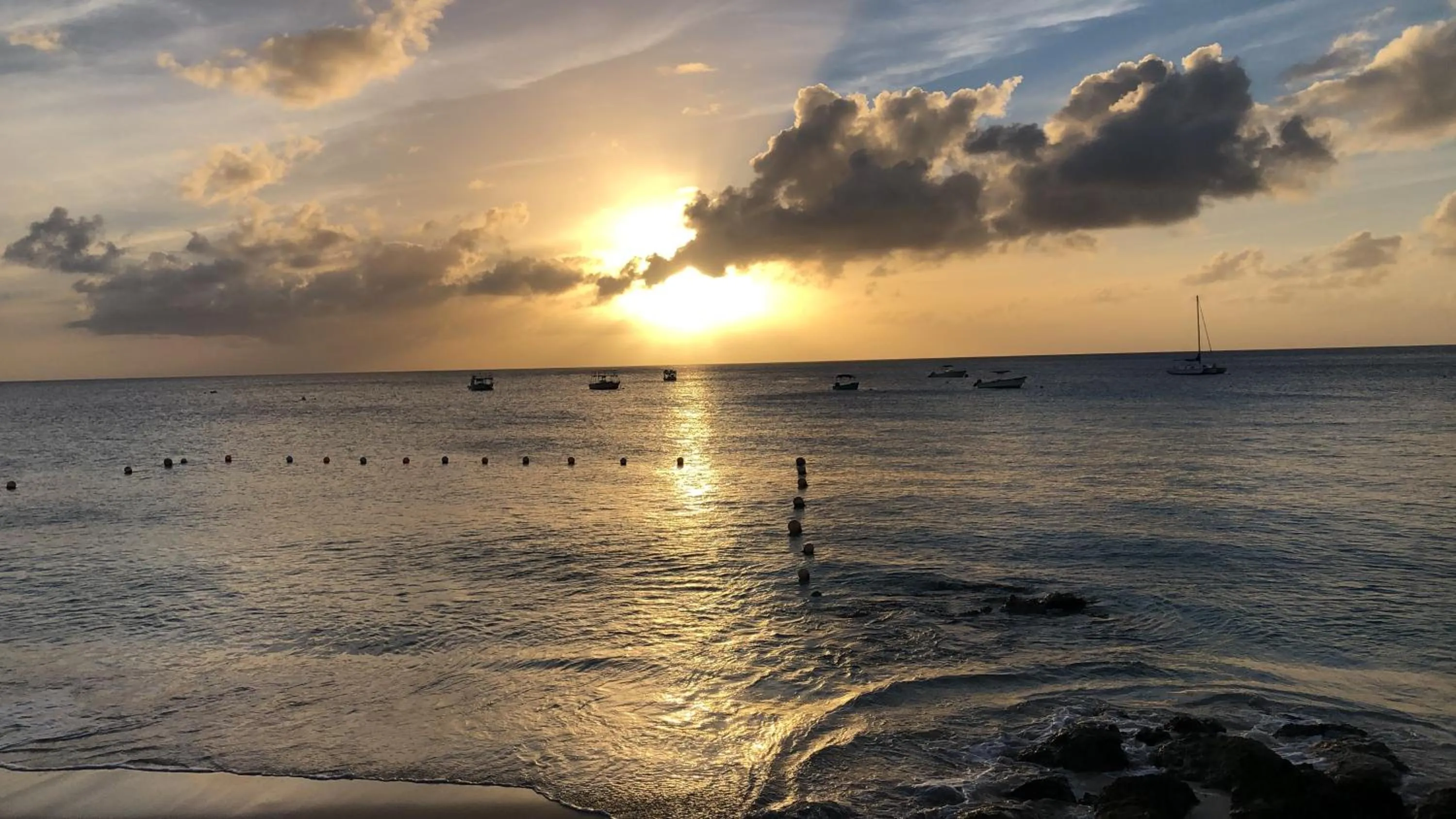 Sea view in Tropical Sunset Beach Apartment Hotel