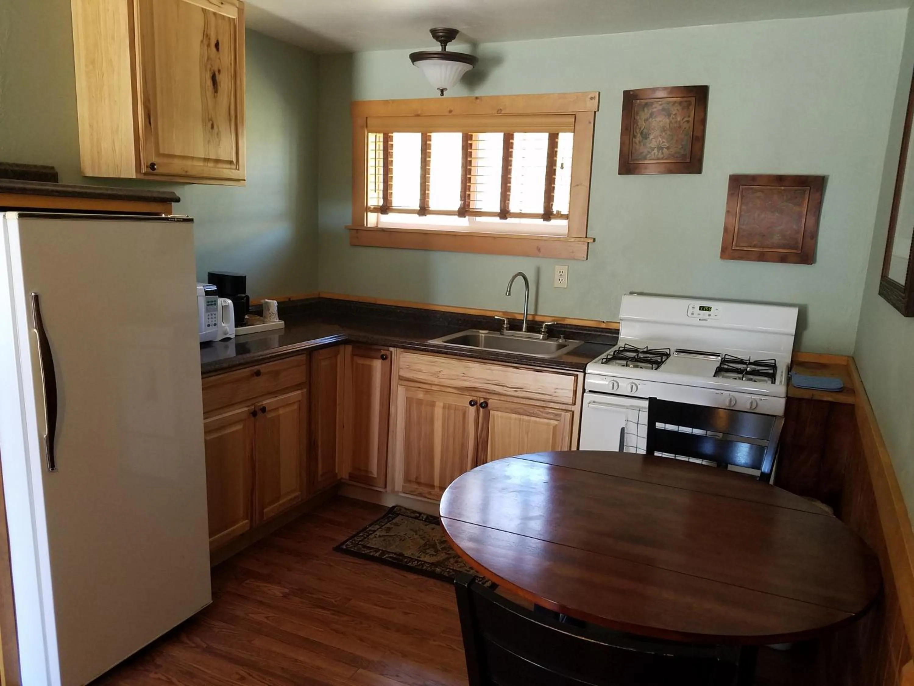 Kitchen or kitchenette in Lake View Lodge