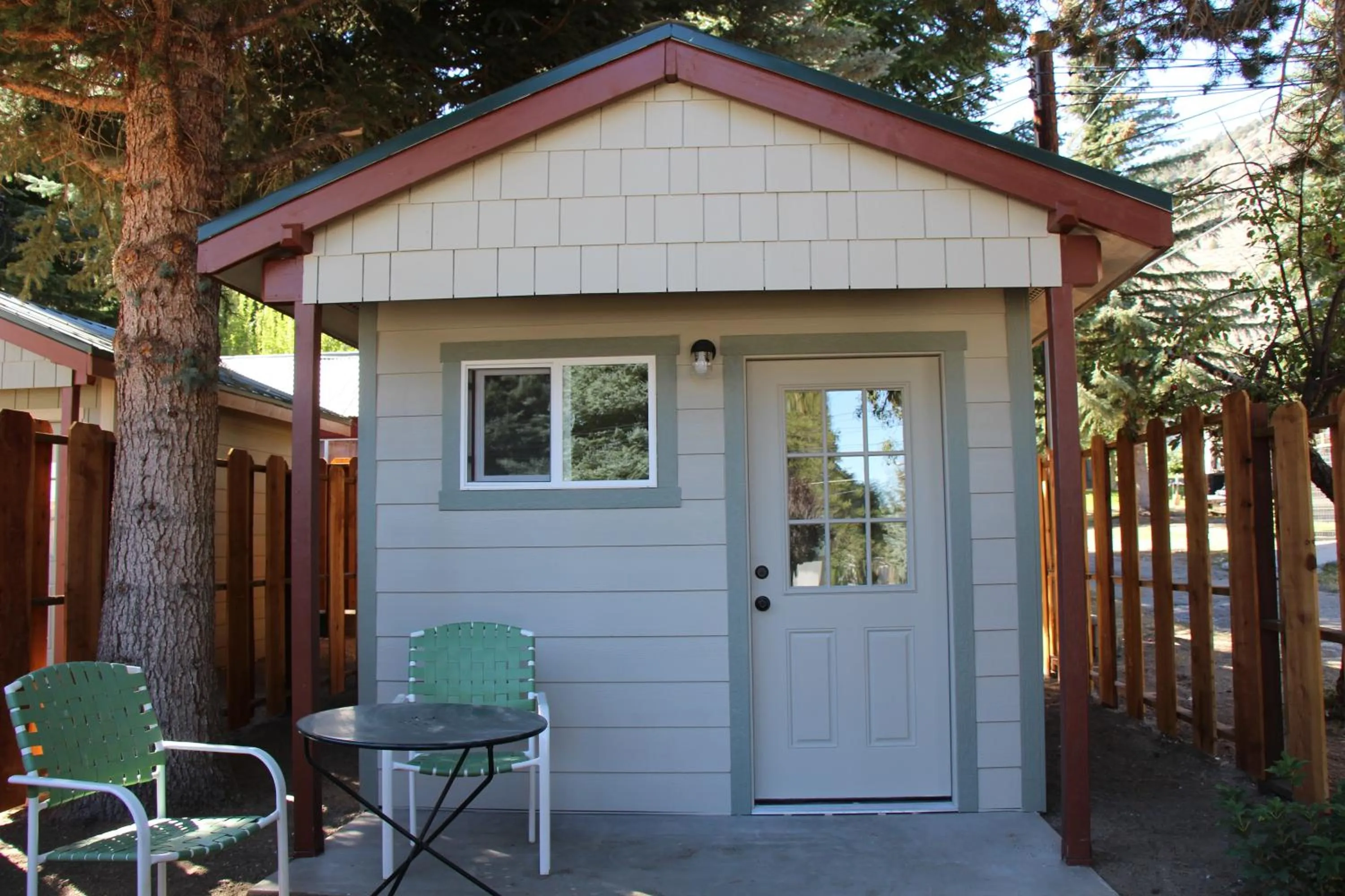 Facade/entrance in Lake View Lodge