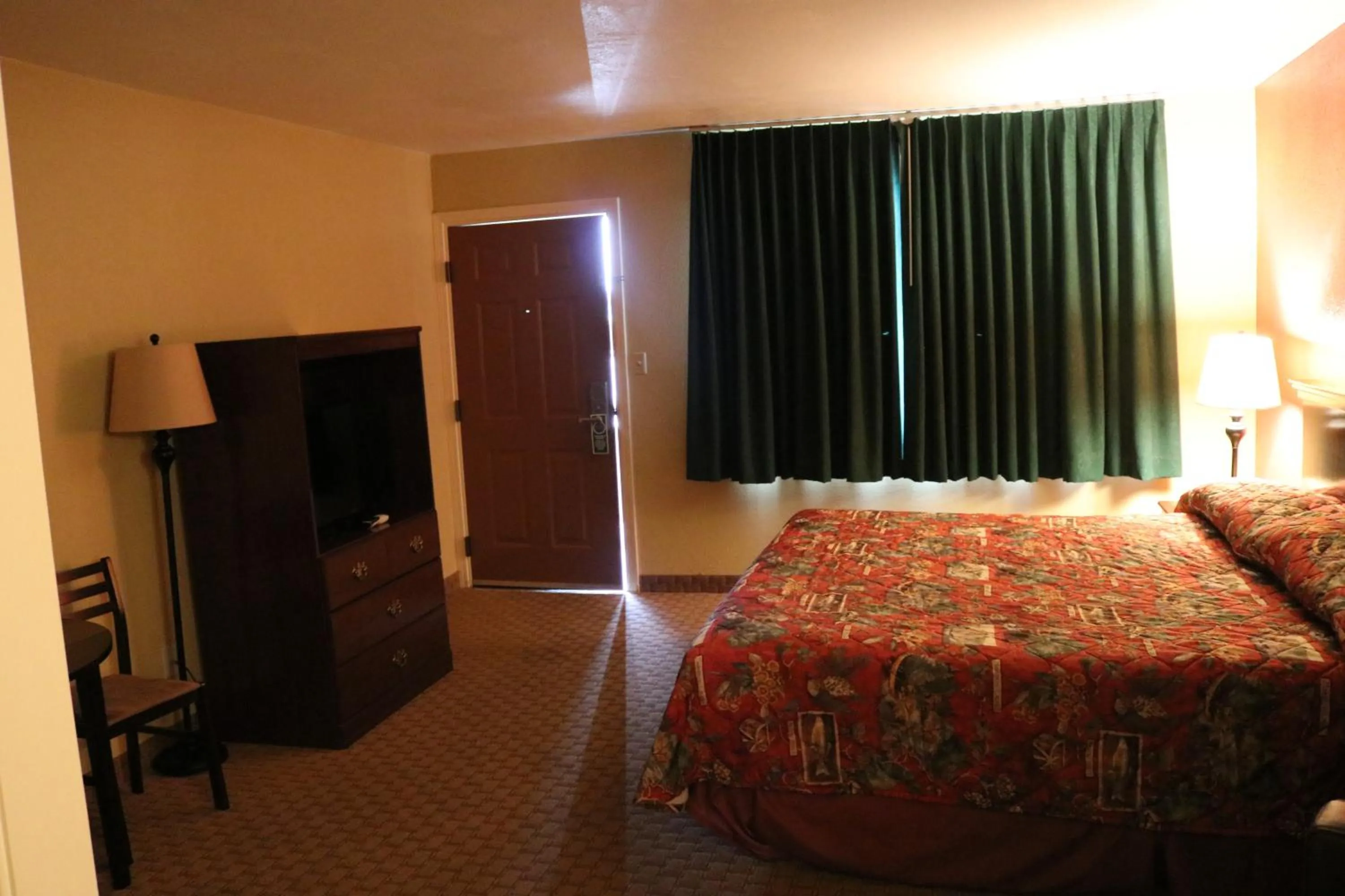 TV and multimedia, Bed in Lake View Lodge