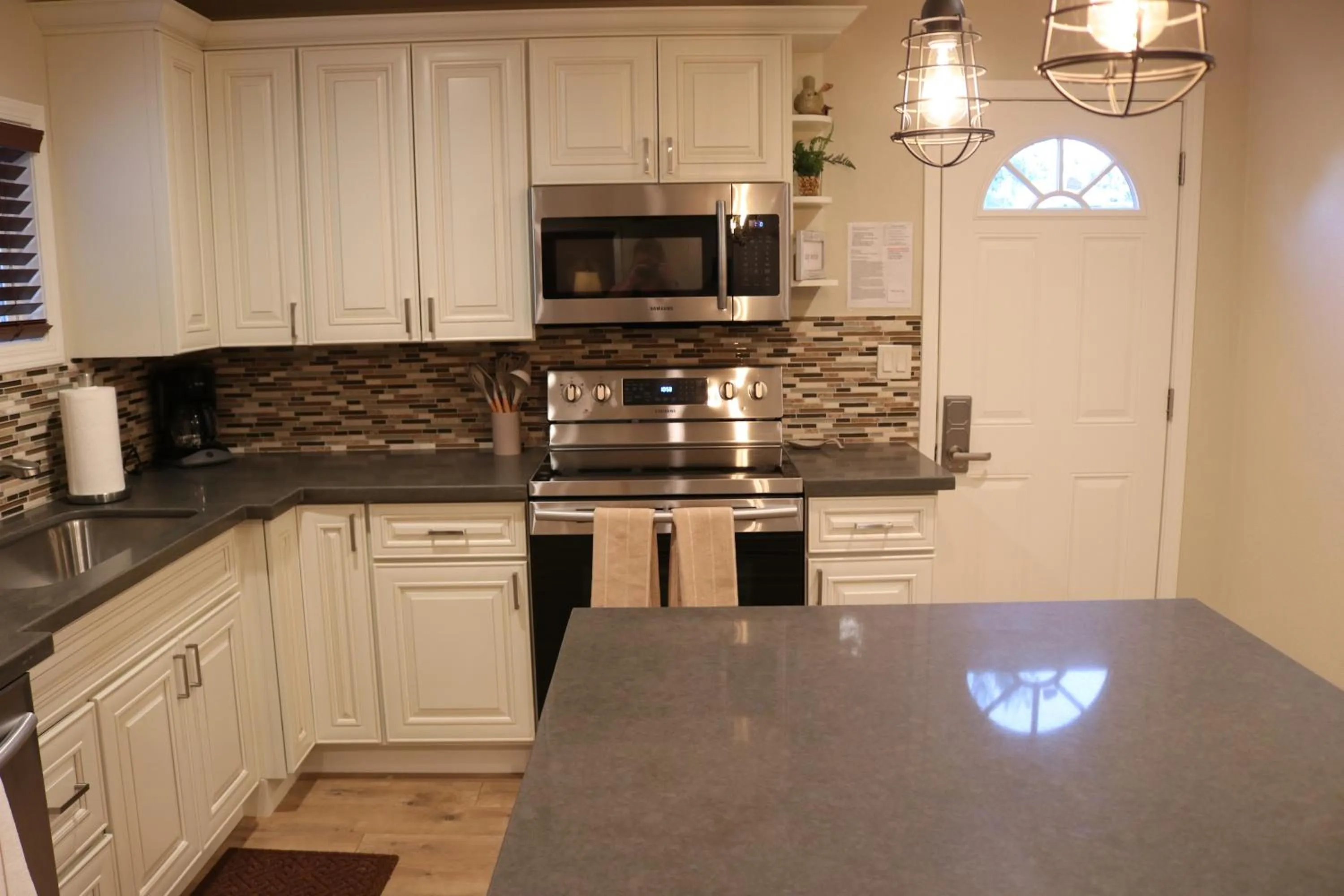 Kitchen or kitchenette in Lake View Lodge