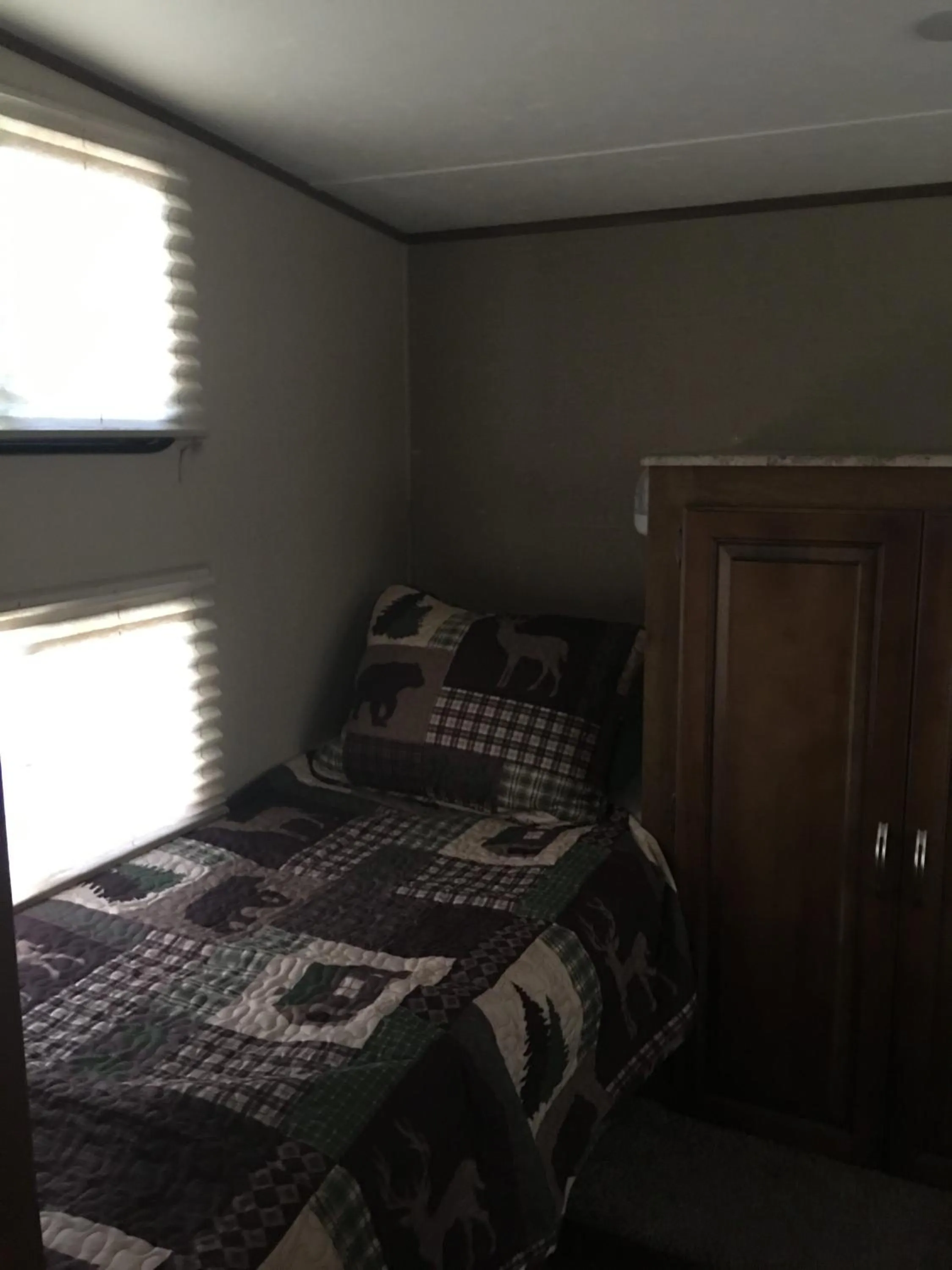 Bed in Lake View Lodge