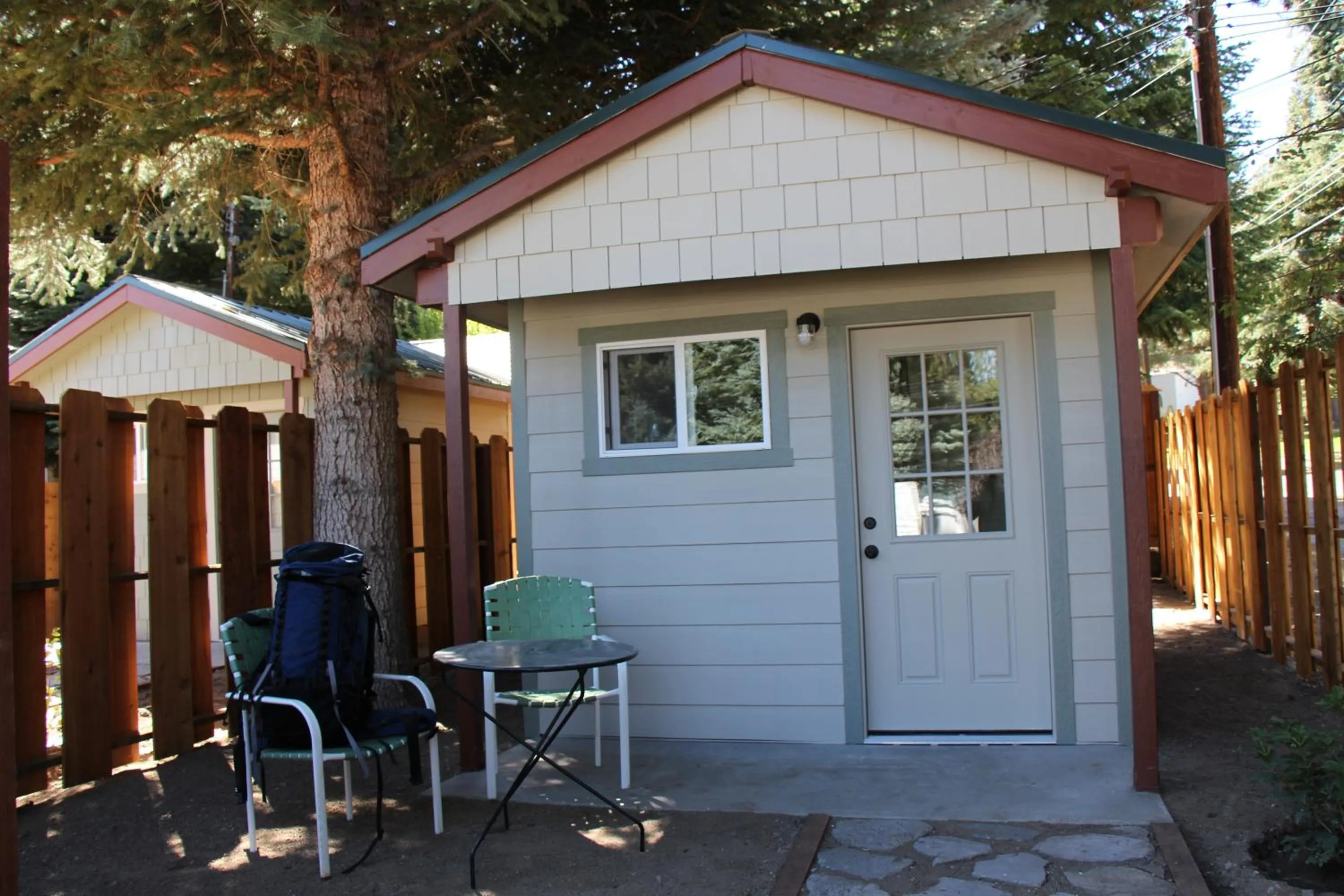 Facade/entrance in Lake View Lodge