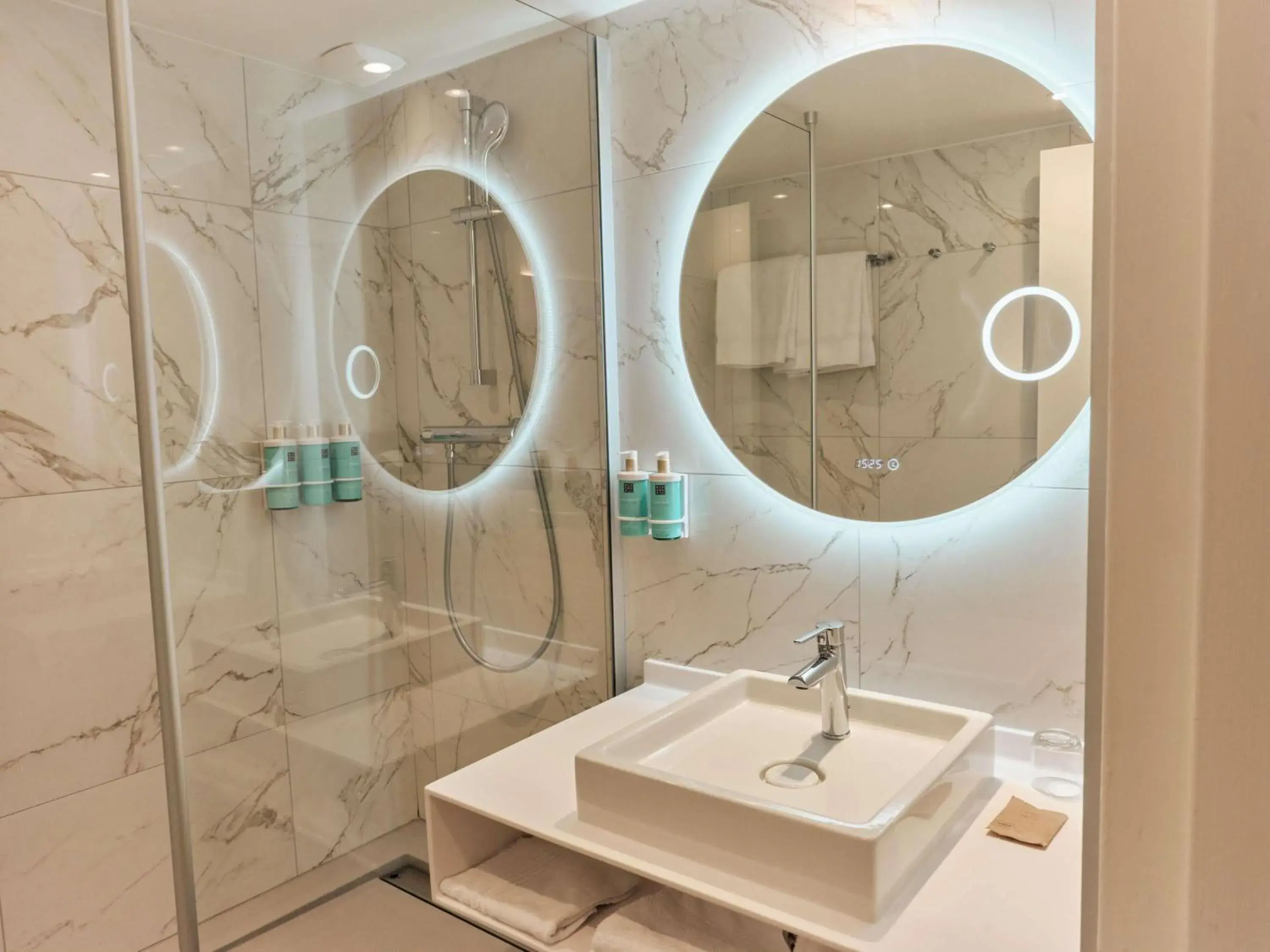 Double Room with 1 Double Bed and 1 Sofa Bed in Novotel Montpellier Double Room with 1 Double Bed and 1 Sofa Bed in Novotel Montpellier