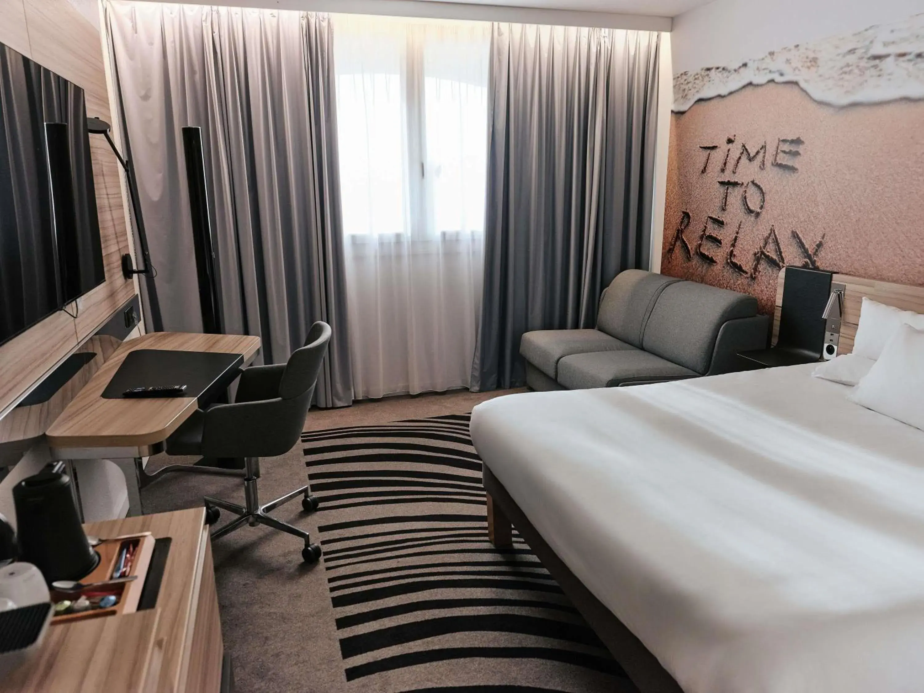 Classic Room with One Queen Bed and One Single Bed in Novotel Montpellier Classic Room with One Queen Bed and One Single Bed in Novotel Montpellier