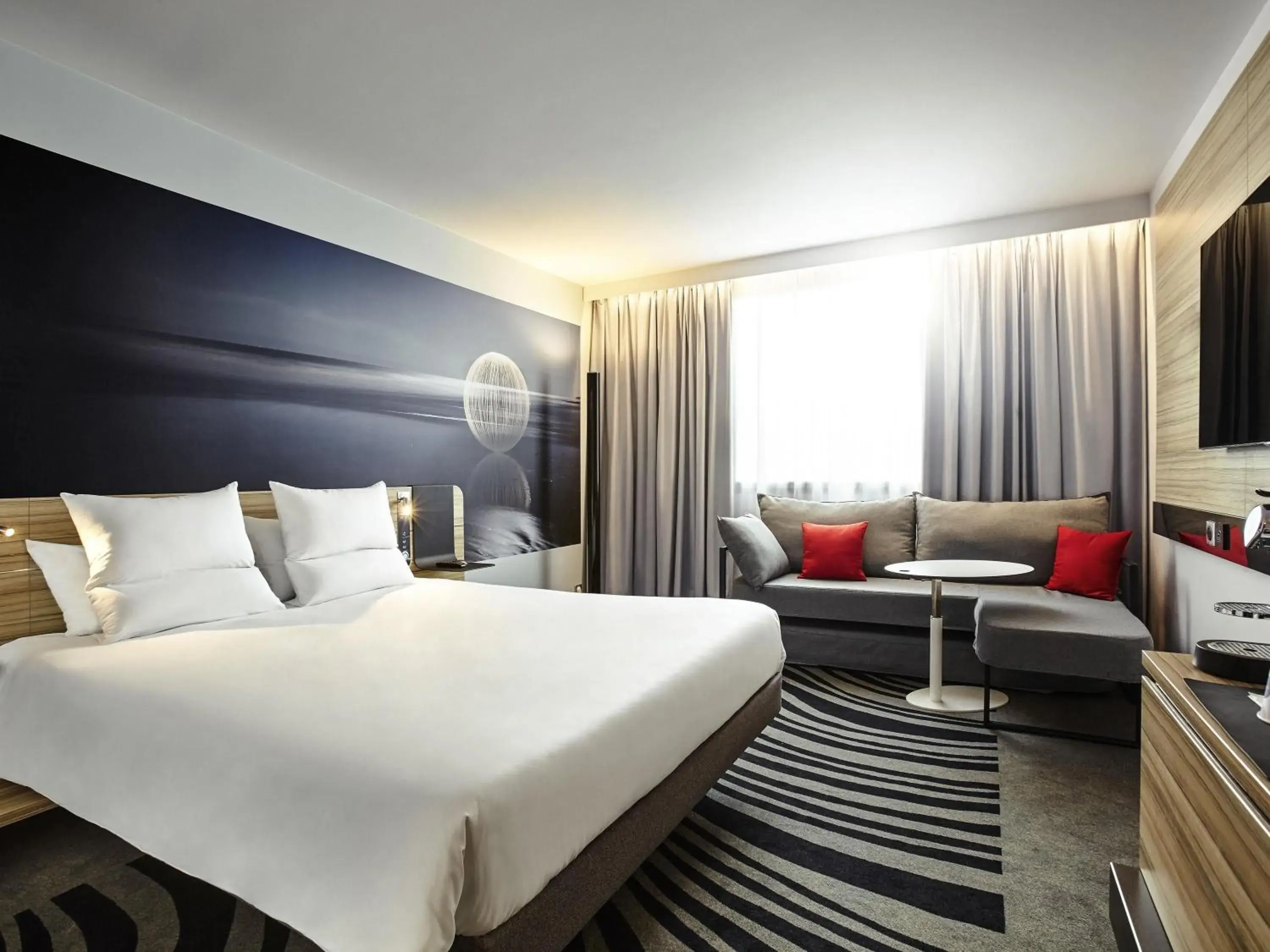 Bedroom, Bed in Novotel Montpellier Bedroom, Bed in Novotel Montpellier