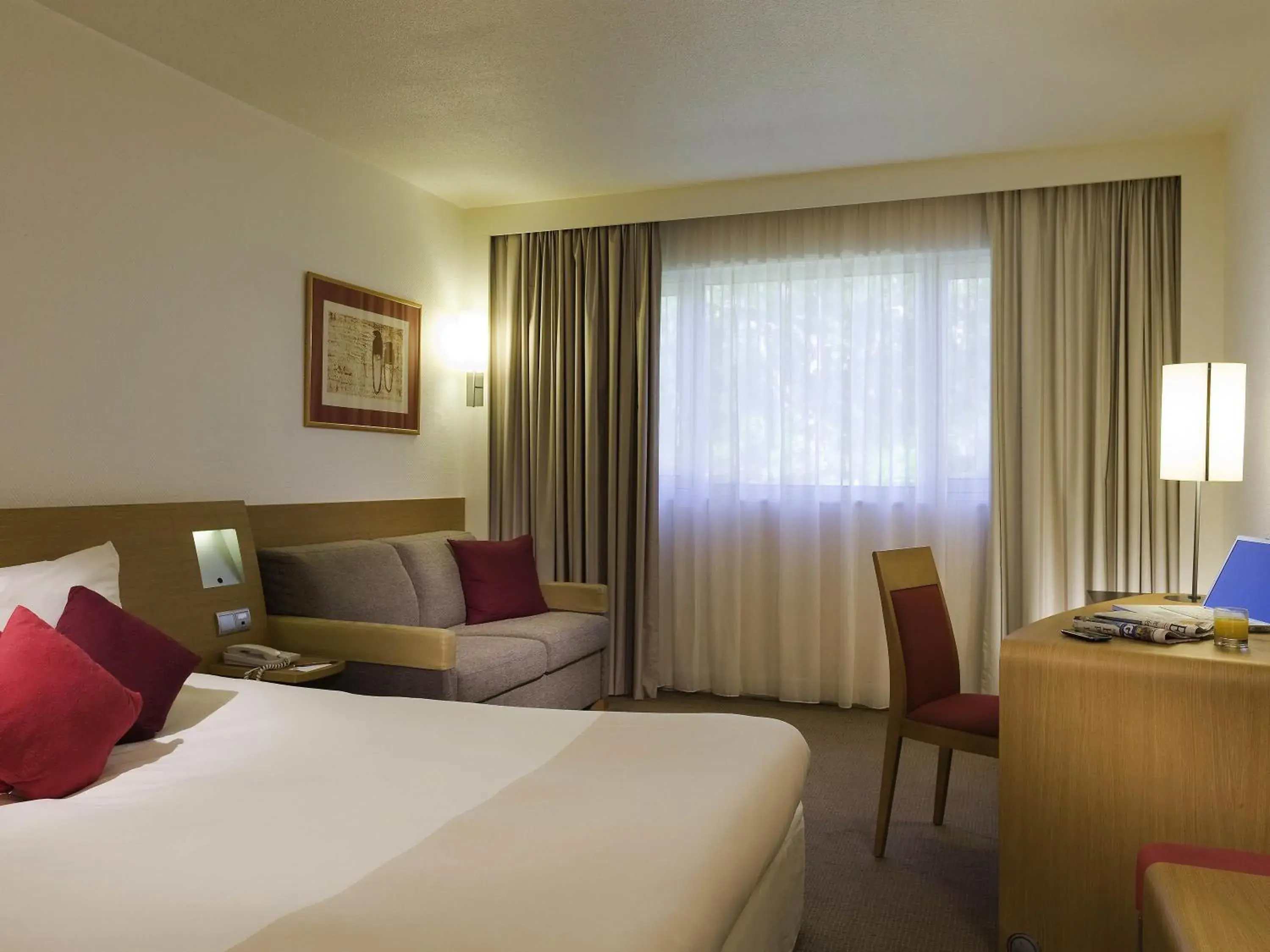 Bedroom, Bed in Novotel Resort & Spa Biarritz Anglet Bedroom, Bed in Novotel Resort & Spa Biarritz Anglet