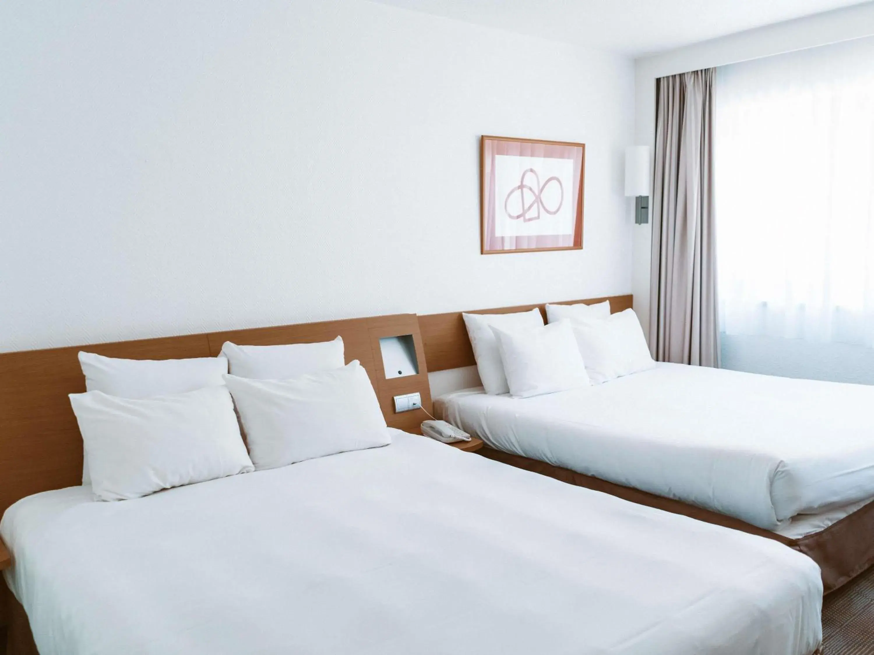 Bedroom, Bed in Novotel Resort & Spa Biarritz Anglet Bedroom, Bed in Novotel Resort & Spa Biarritz Anglet