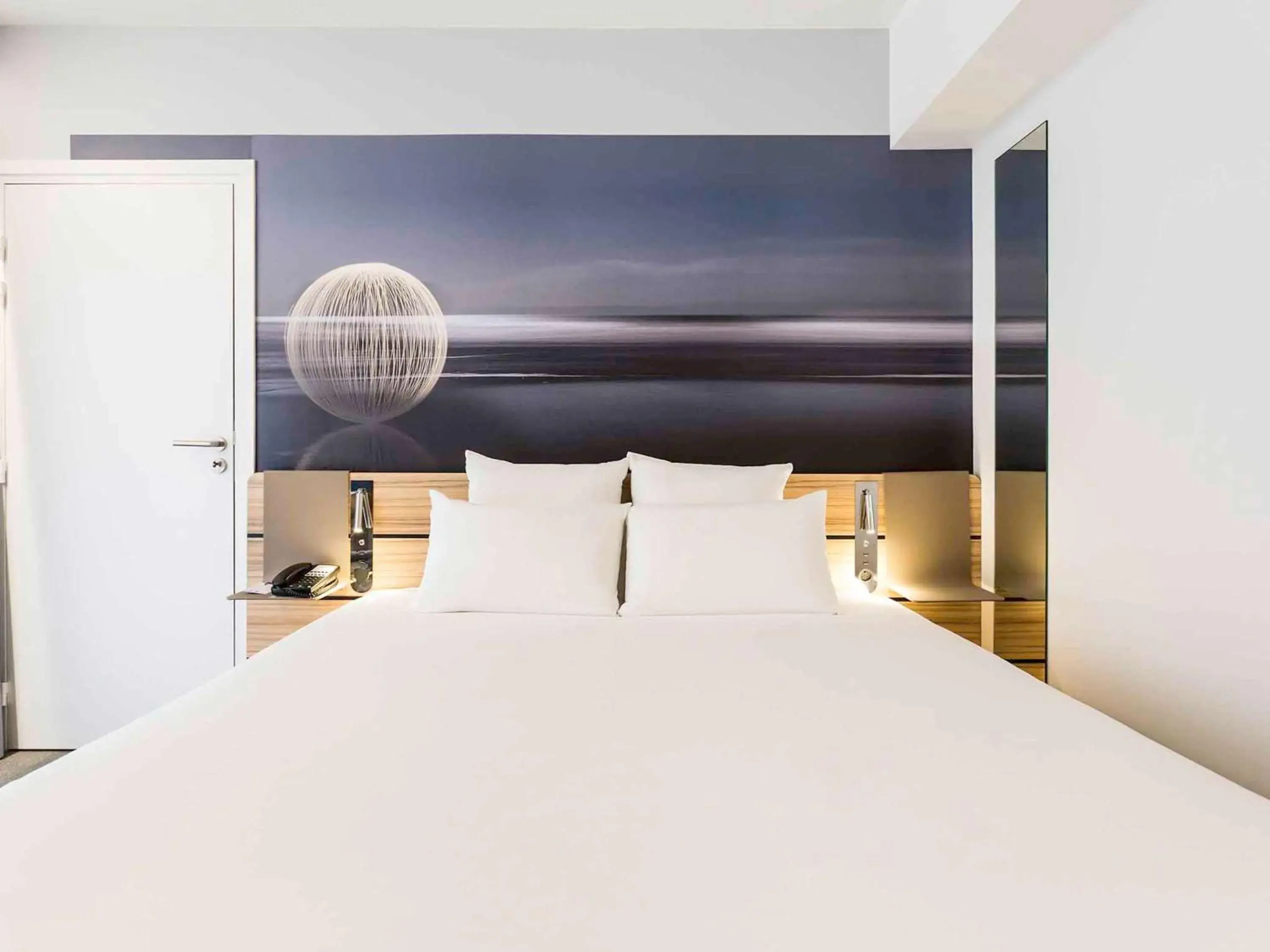 Bedroom, Bed in Novotel Resort & Spa Biarritz Anglet Bedroom, Bed in Novotel Resort & Spa Biarritz Anglet