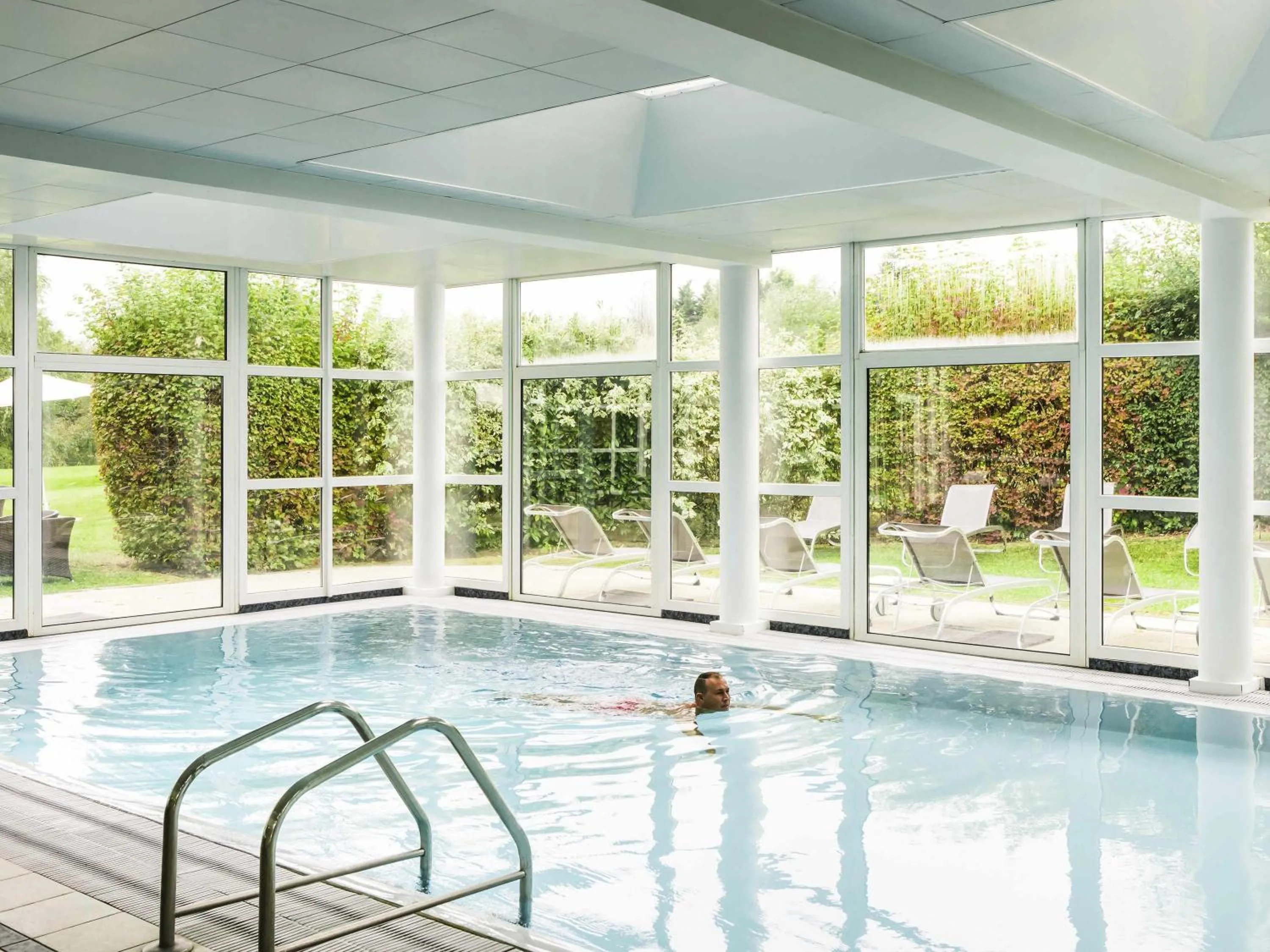 Spa and wellness centre/facilities in Novotel Senart Golf De Greenparc