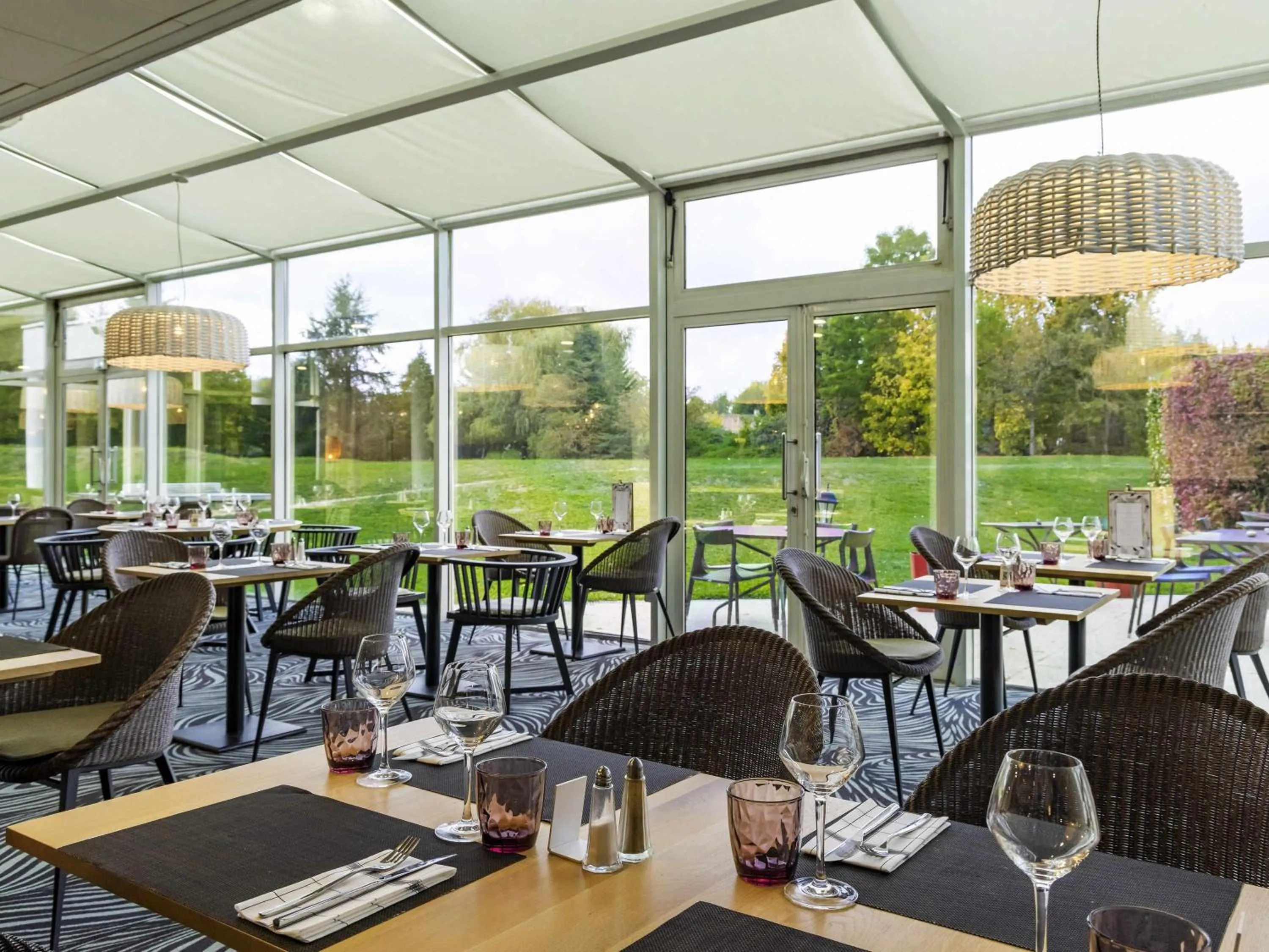 Restaurant/places to eat in Novotel Senart Golf De Greenparc