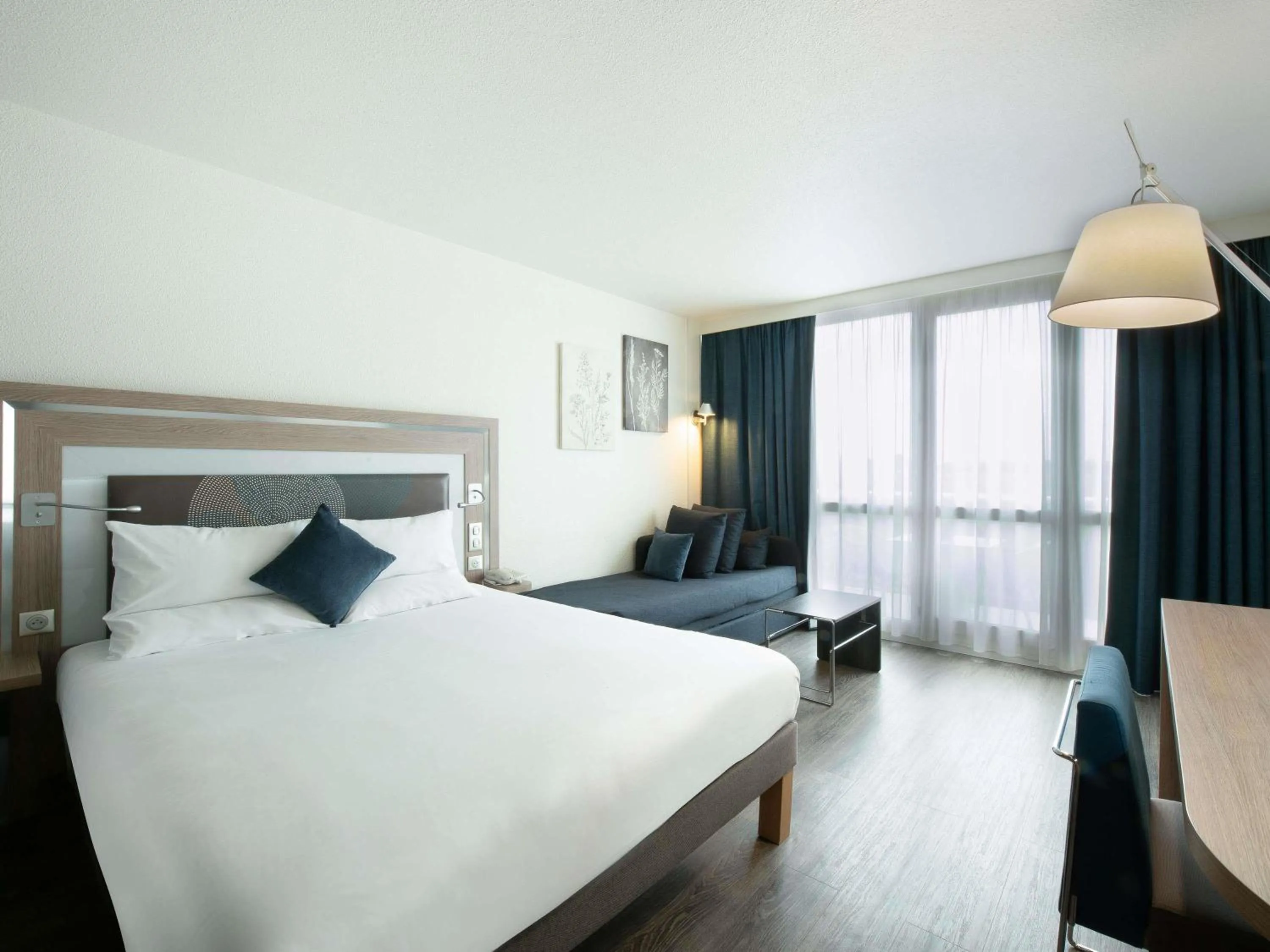 Bedroom, Bed in Novotel Senart Golf De Greenparc