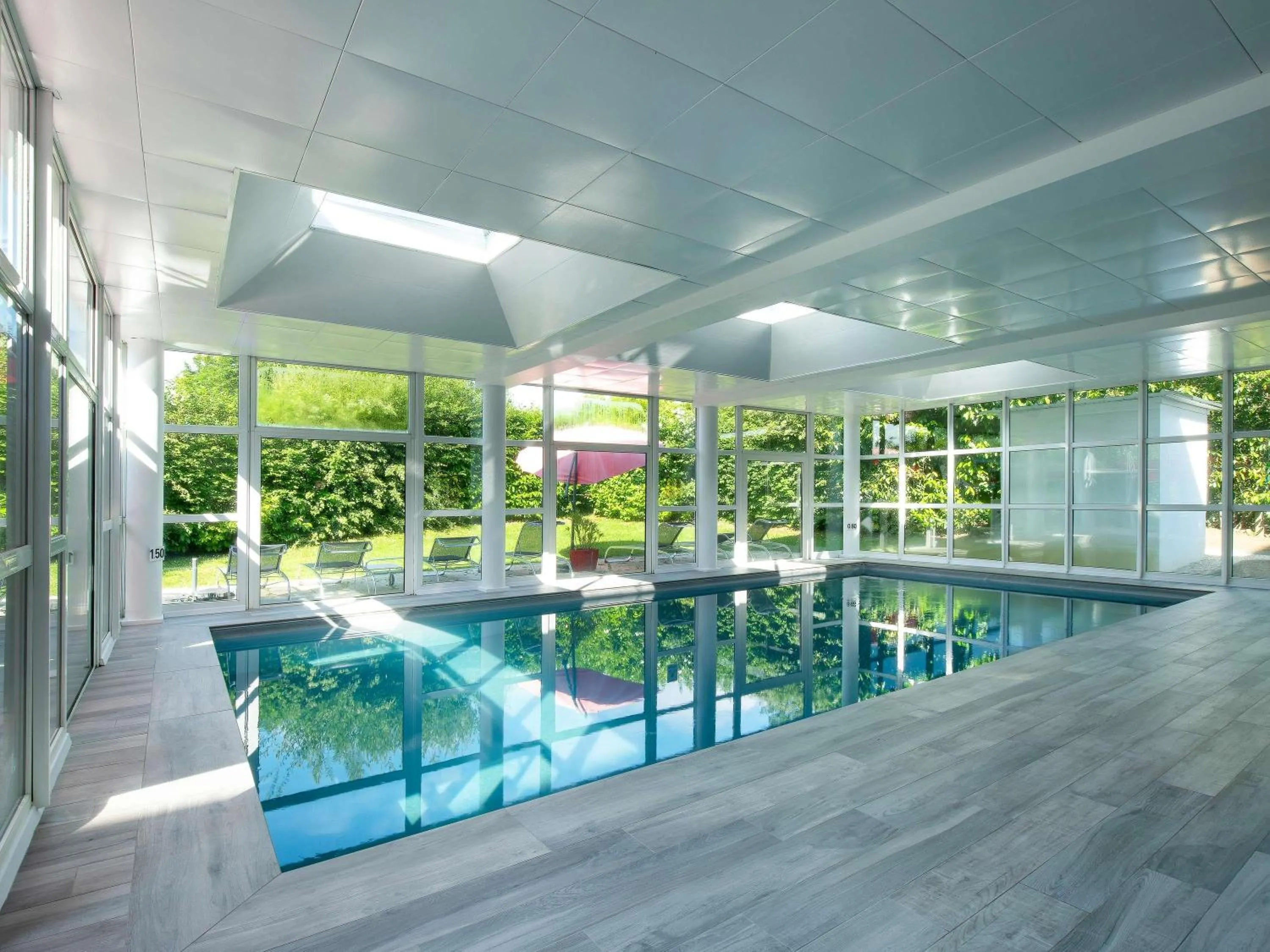 Pool view in Novotel Senart Golf De Greenparc