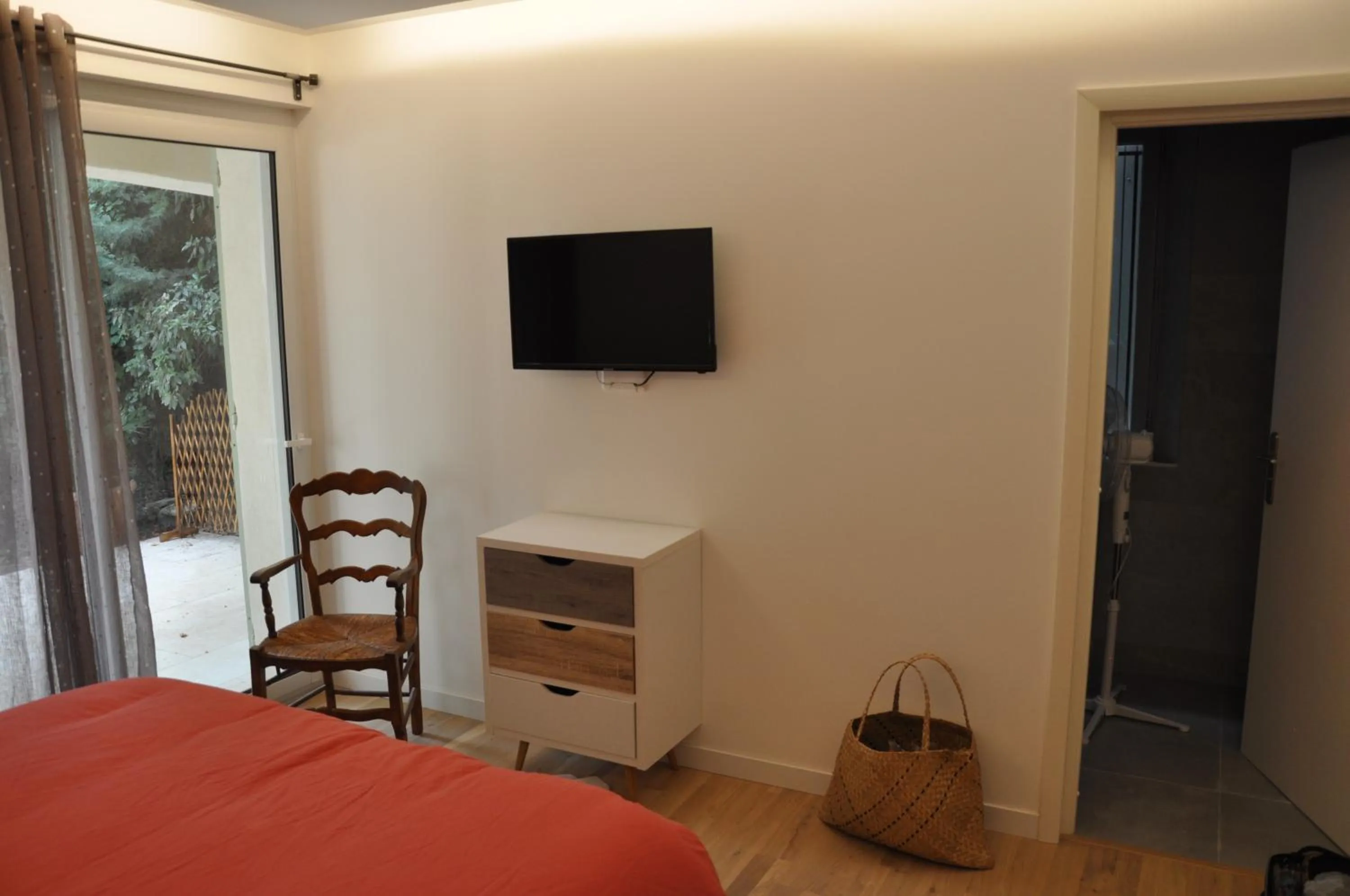 Bedroom, Bed in Chambres d'hôtes sous l'olivier