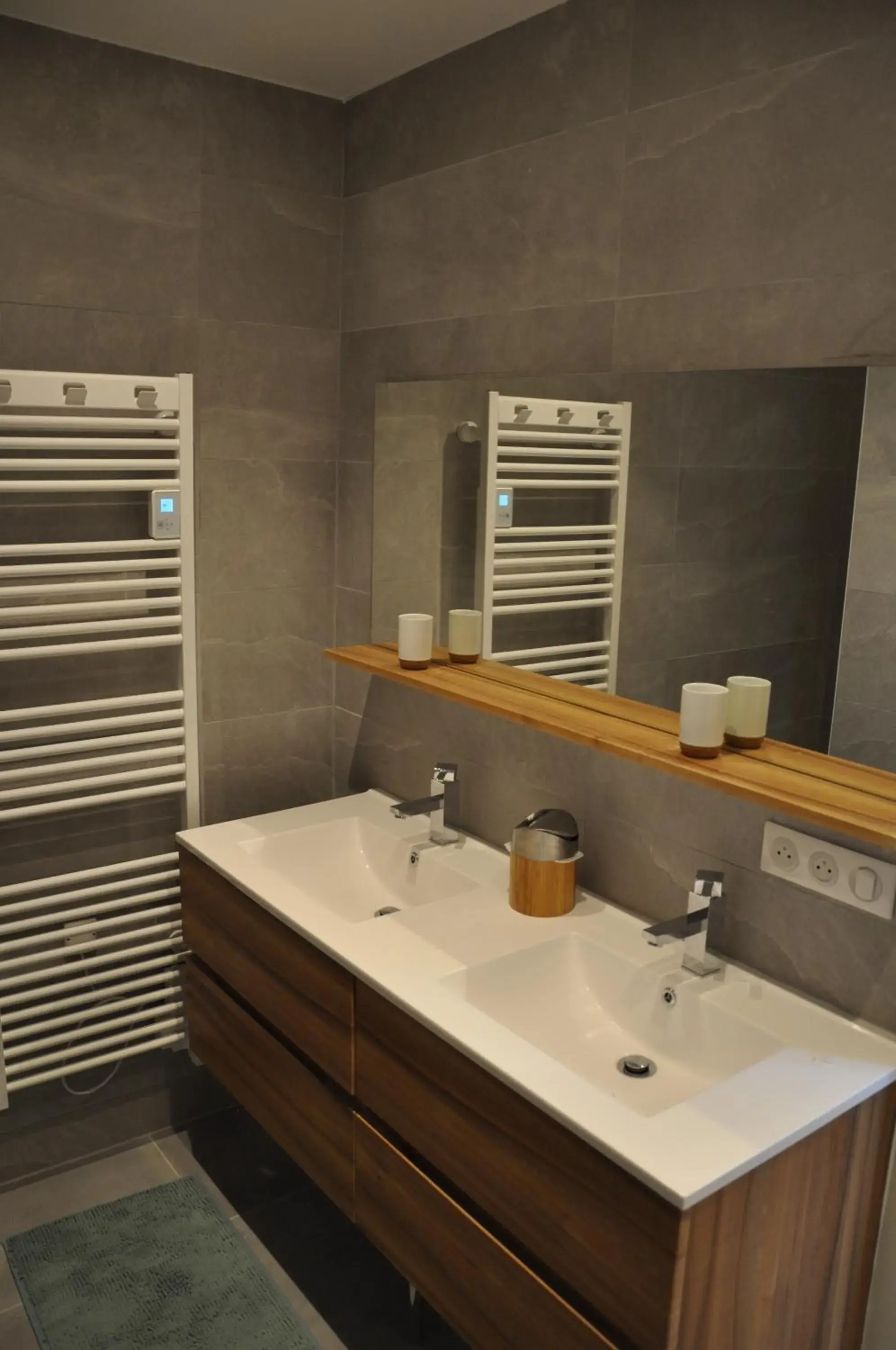 Deluxe Double Room with Bath in Chambres d'hôtes sous l'olivier Deluxe Double Room with Bath in Chambres d'hôtes sous l'olivier