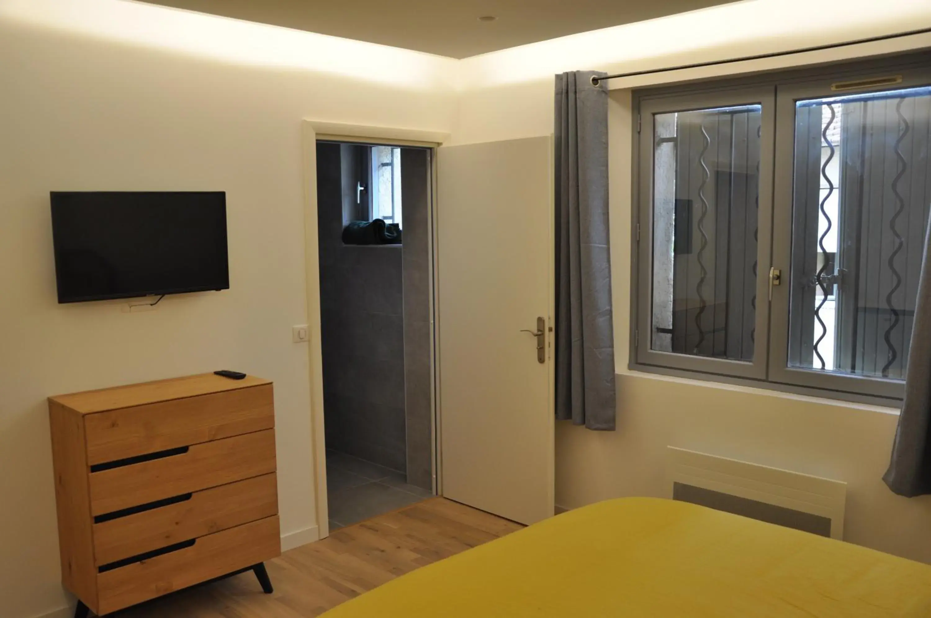 Small Single Room in Chambres d'hôtes sous l'olivier Small Single Room in Chambres d'hôtes sous l'olivier