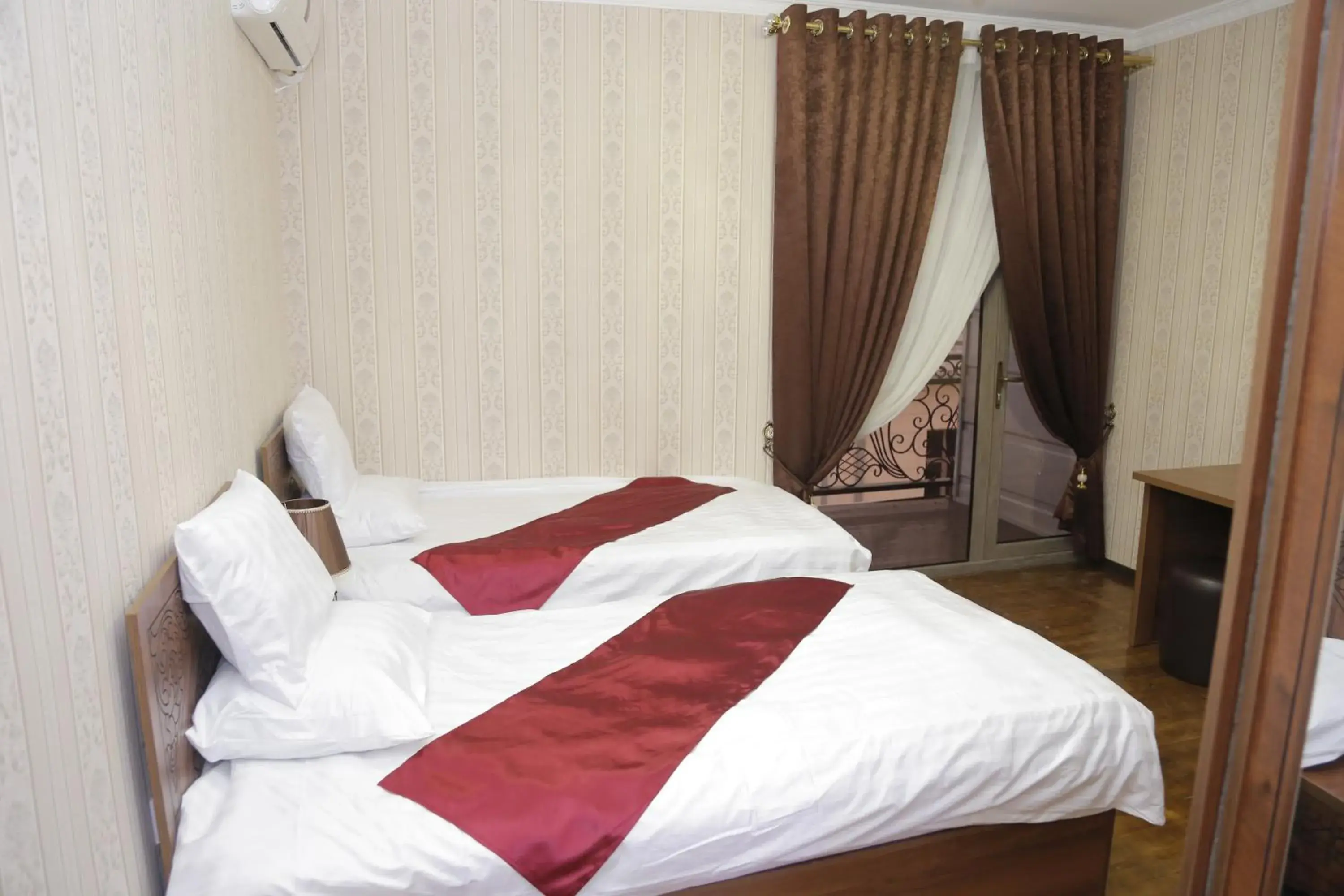 Twin Room with Balcony - single occupancy in Villa Oasis Twin Room with Balcony - single occupancy in Villa Oasis