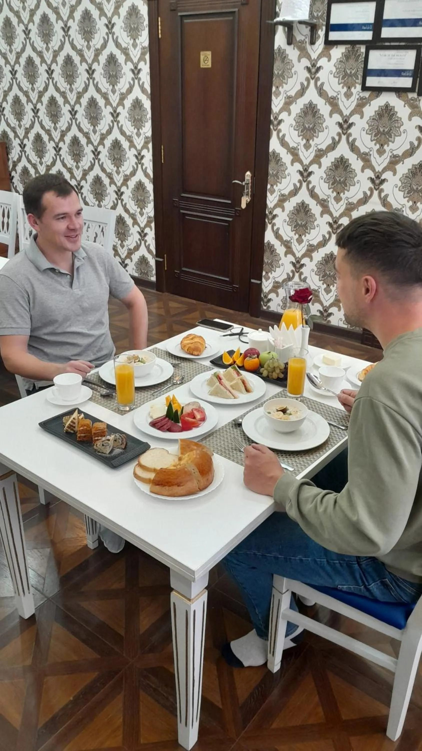 Breakfast in Villa Oasis