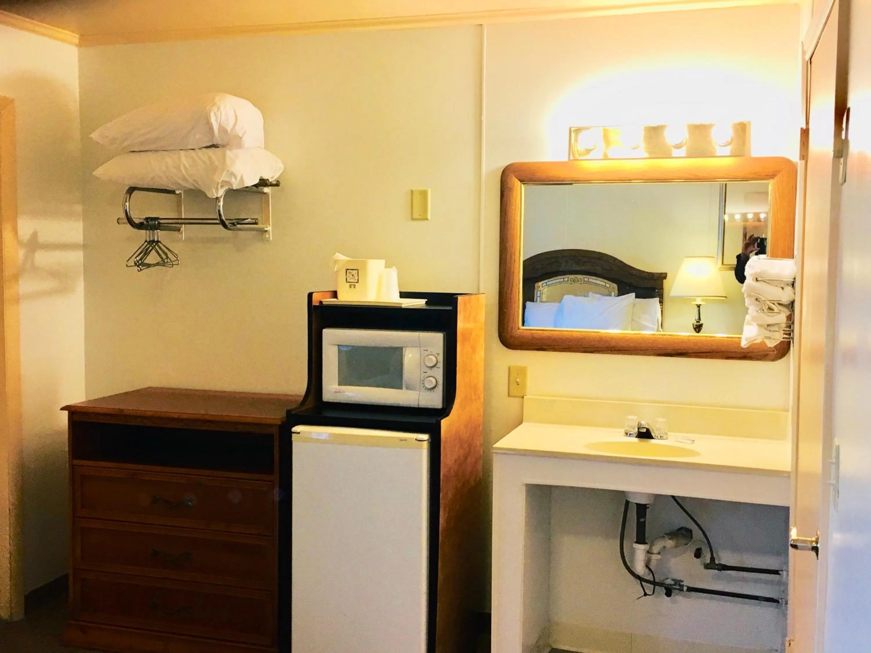 Coffee/tea facilities in North Country American Inn