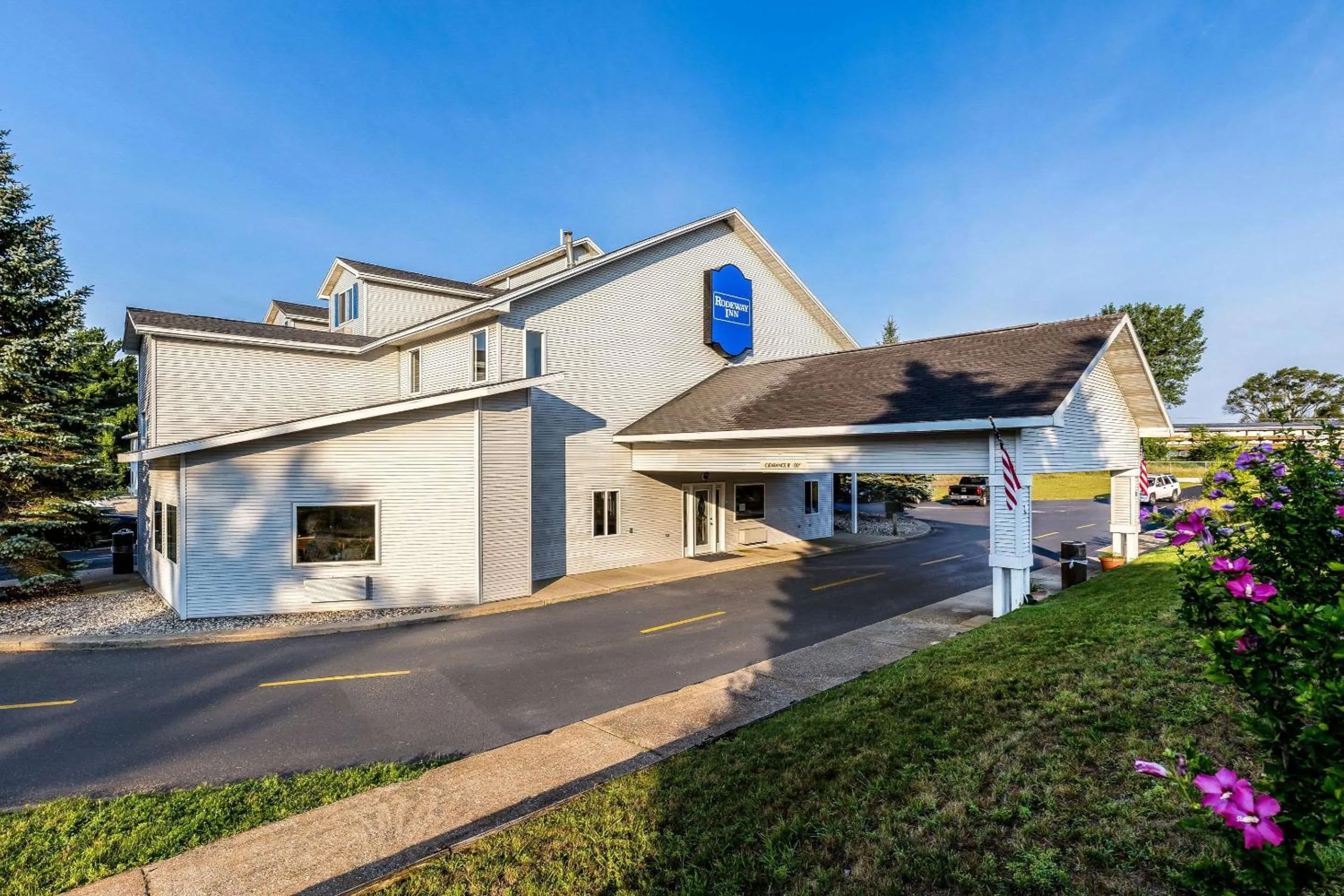 Property building in Rodeway Inn