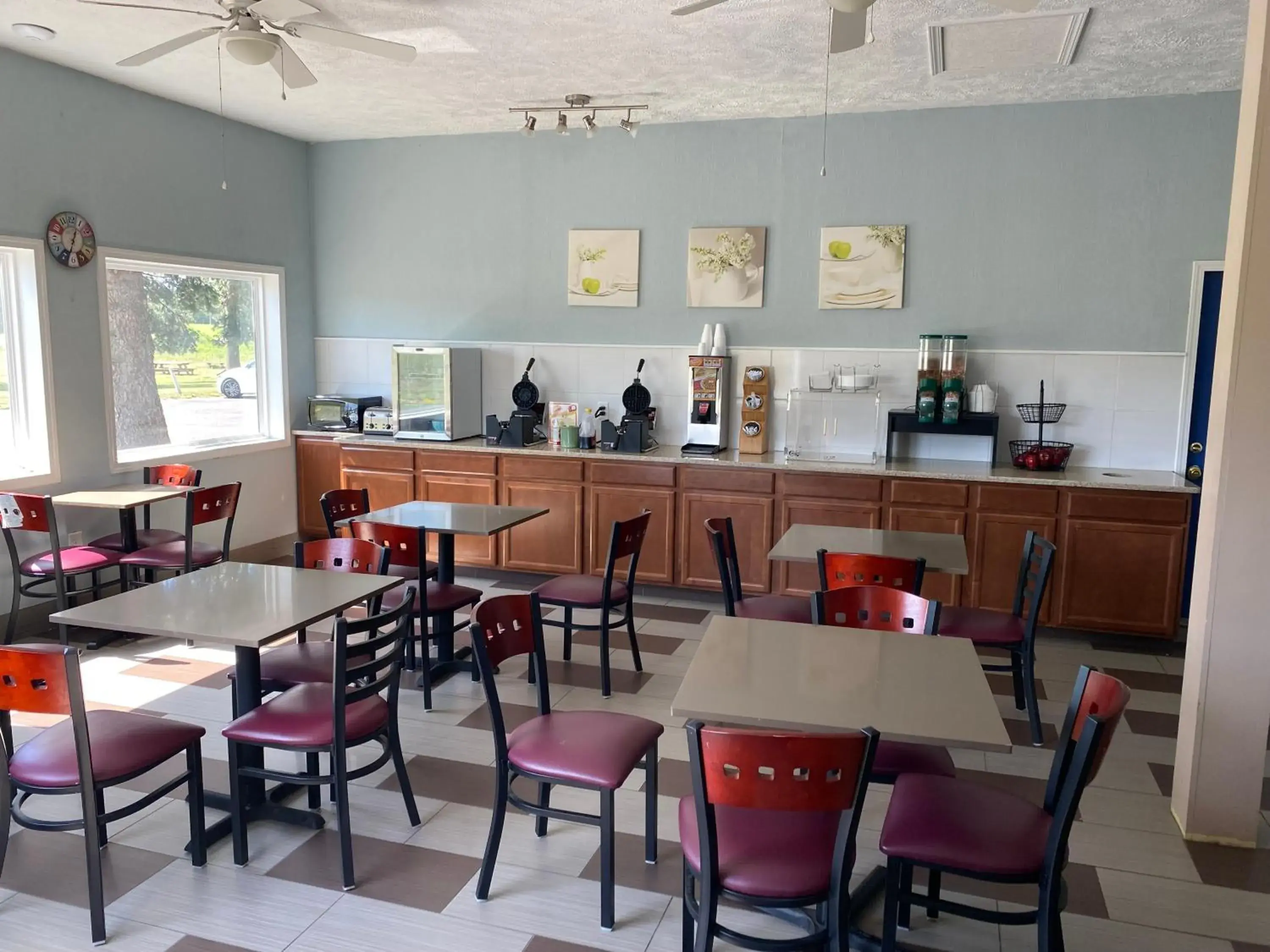 Breakfast in Rodeway Inn Breakfast in Rodeway Inn