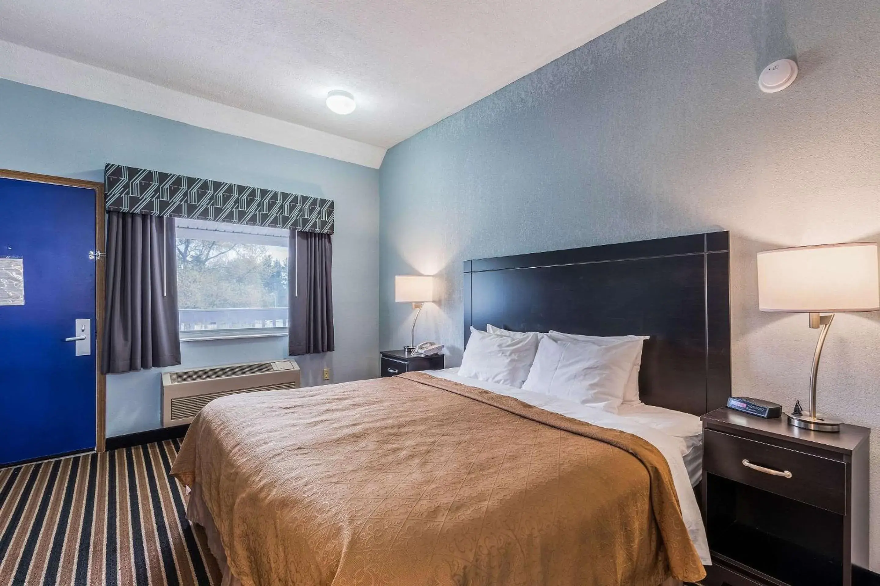 Photo of the whole room, Bed in Rodeway Inn Photo of the whole room, Bed in Rodeway Inn