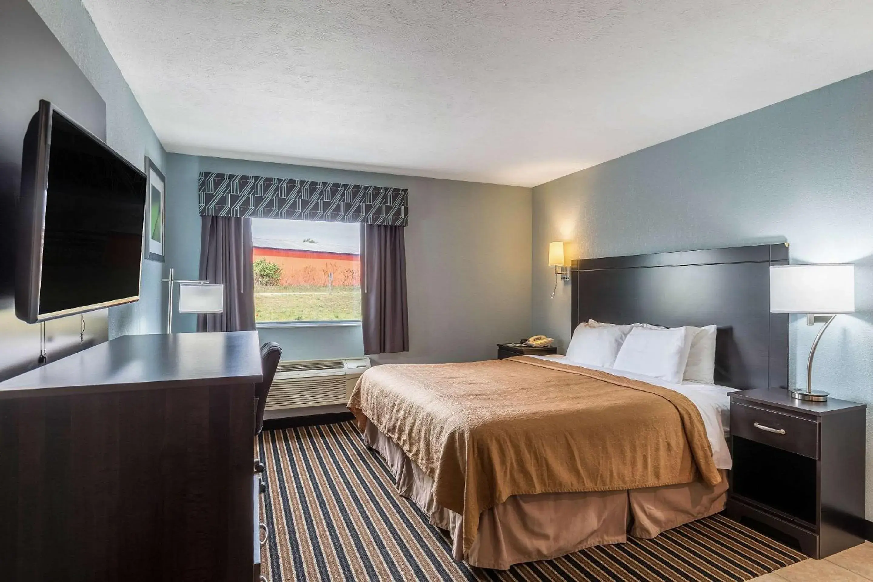 Photo of the whole room, Bed in Rodeway Inn Photo of the whole room, Bed in Rodeway Inn