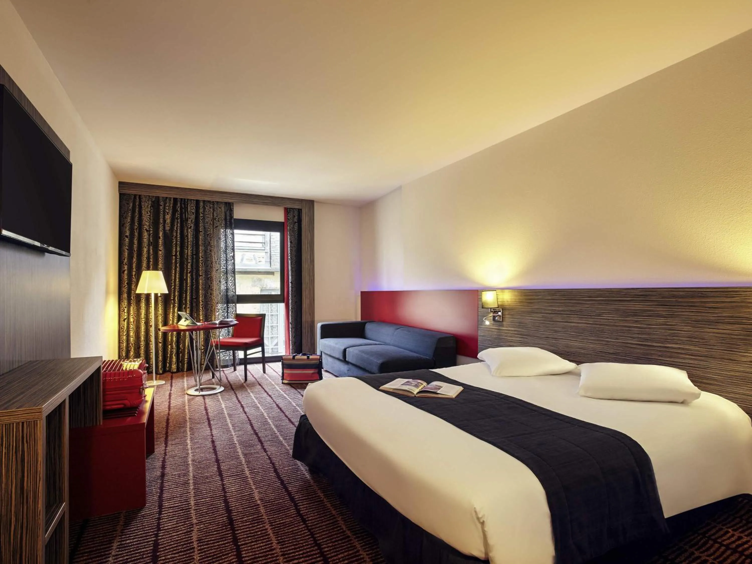 Bedroom, Bed in Hotel Mercure Blois Centre