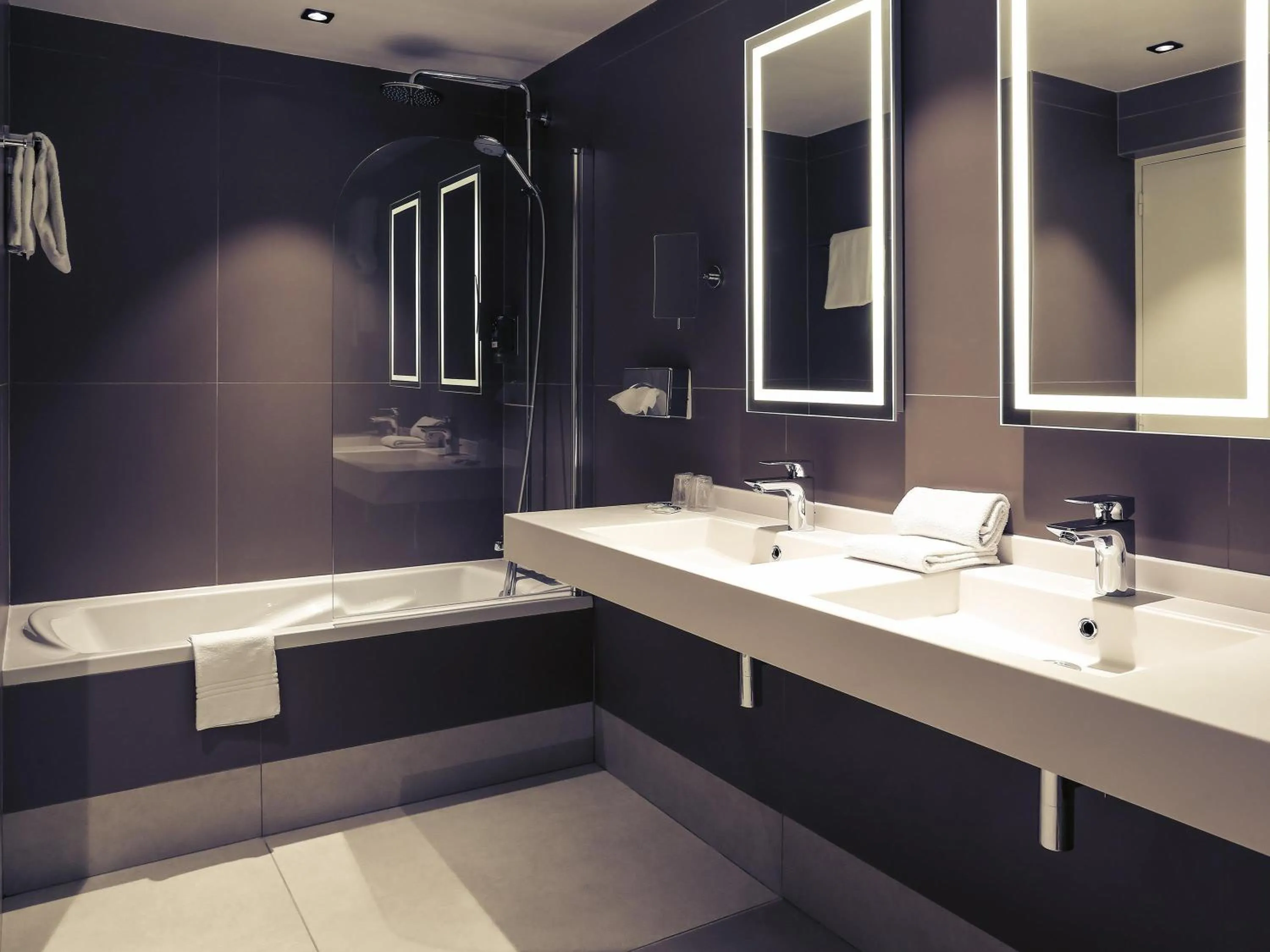 Bedroom in Hotel Mercure Blois Centre