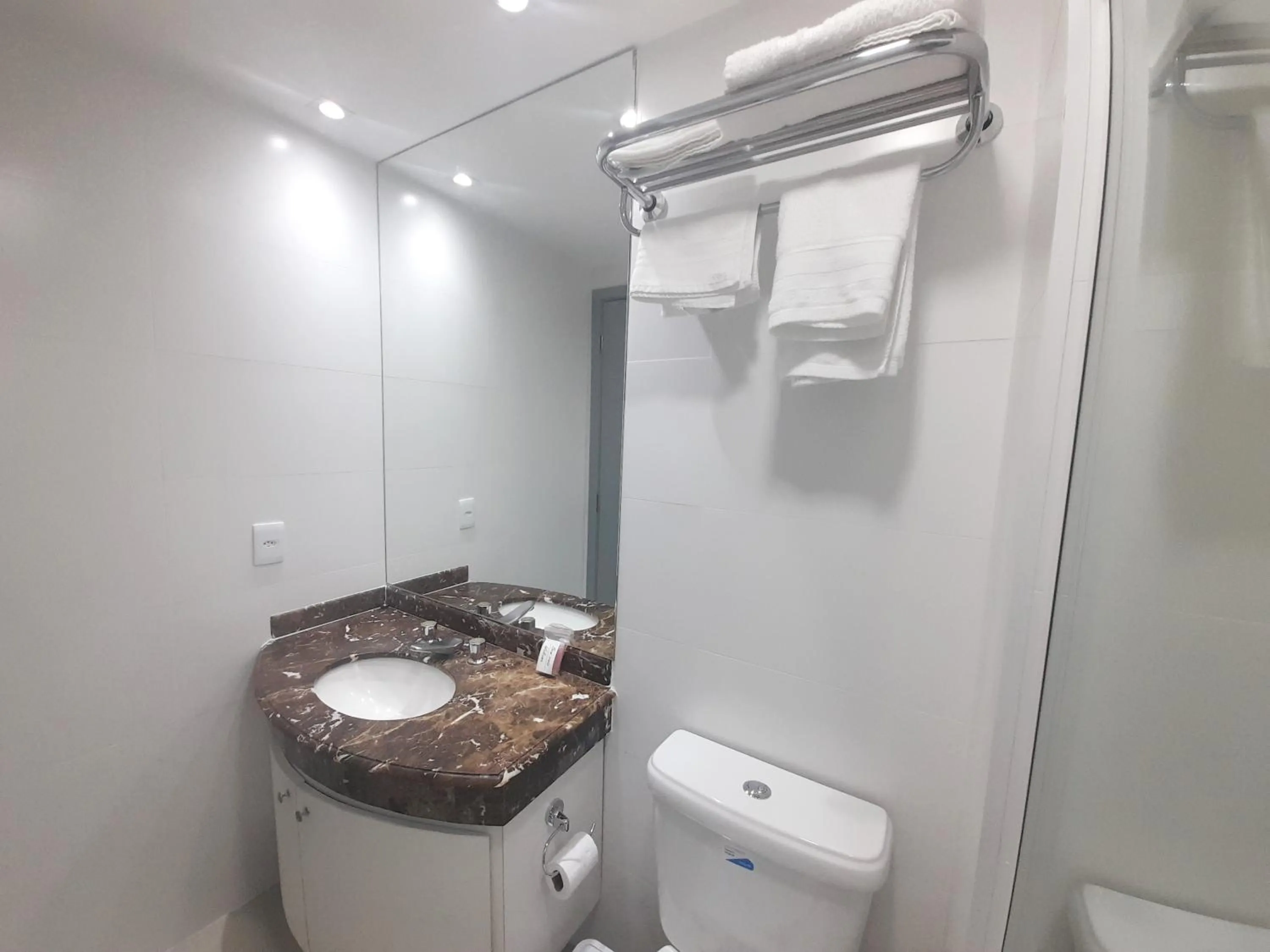 Bathroom in lMPECAVEL Flat - Moema proximo Shopping Ibirapuera
