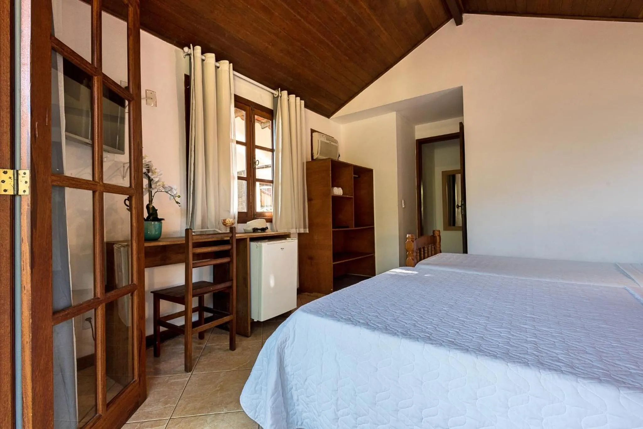 Photo of the whole room, Bed in Pousada Happiness - Ferradura