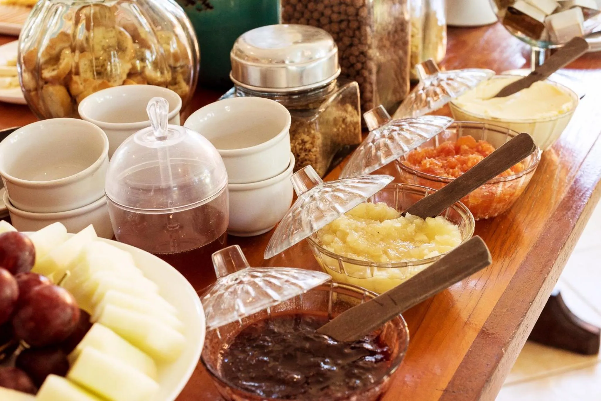 Buffet breakfast in Pousada Happiness - Ferradura