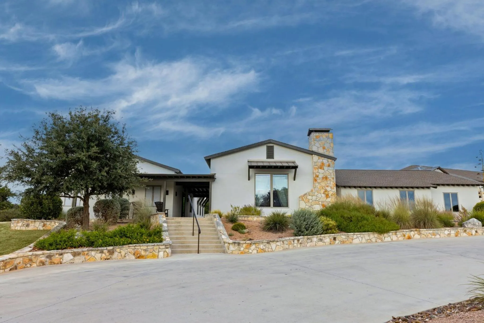 Property building in WorldMark Hunt – Stablewood Springs Resort