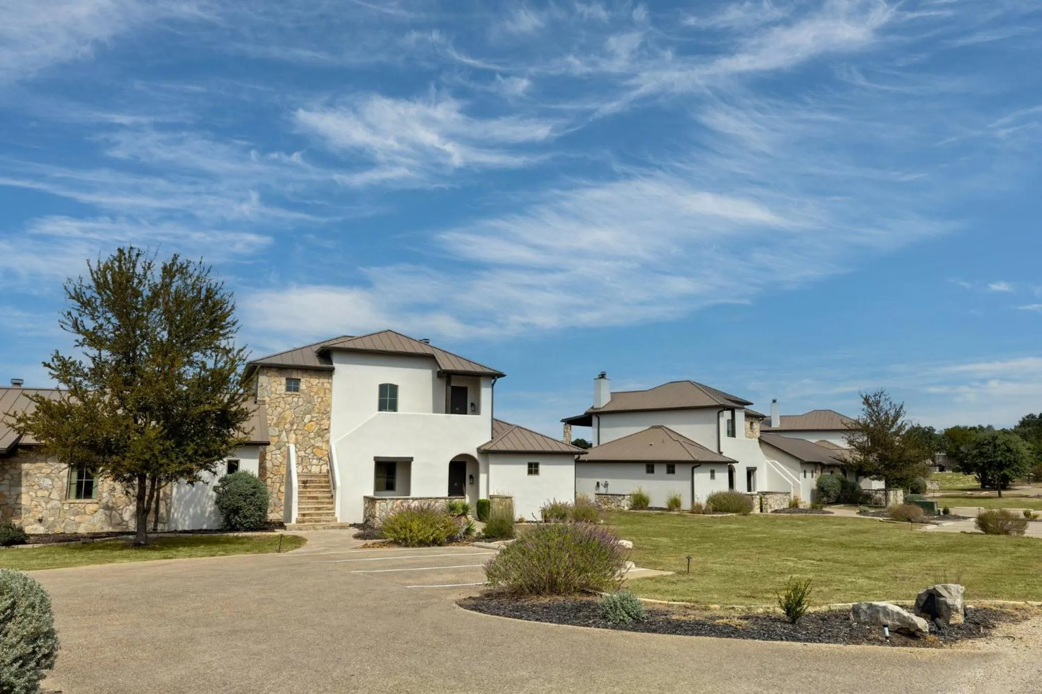 Property building in WorldMark Hunt – Stablewood Springs Resort