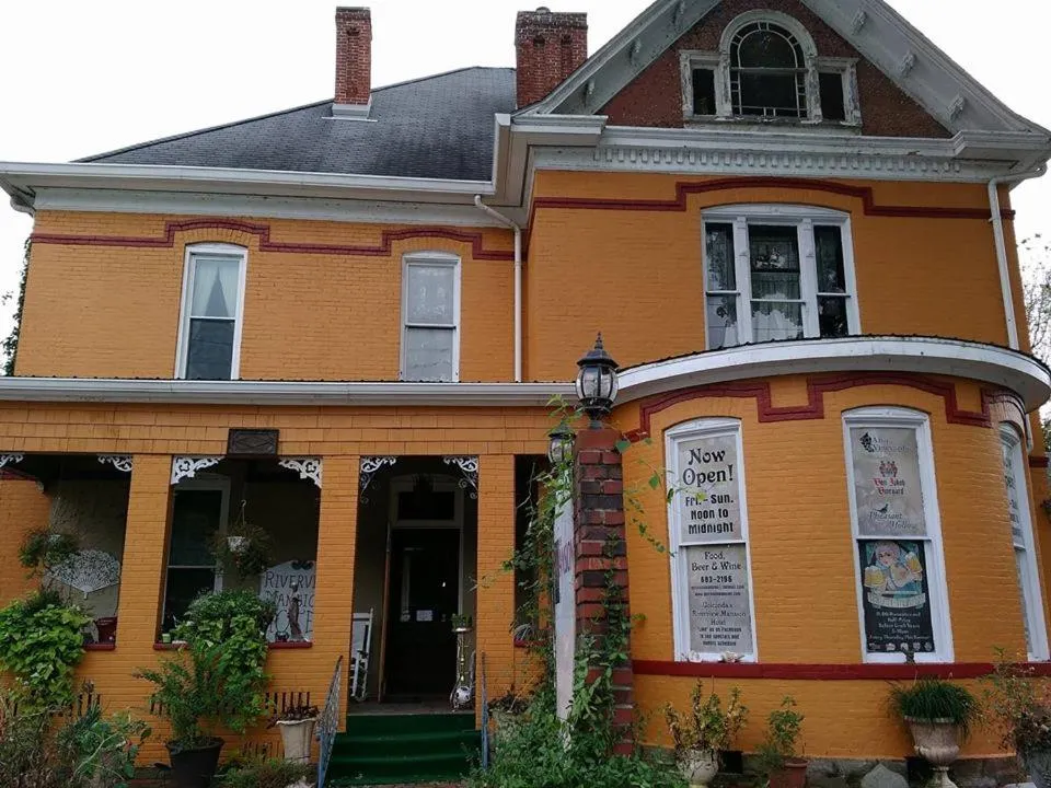 Riverview Mansion Hotel