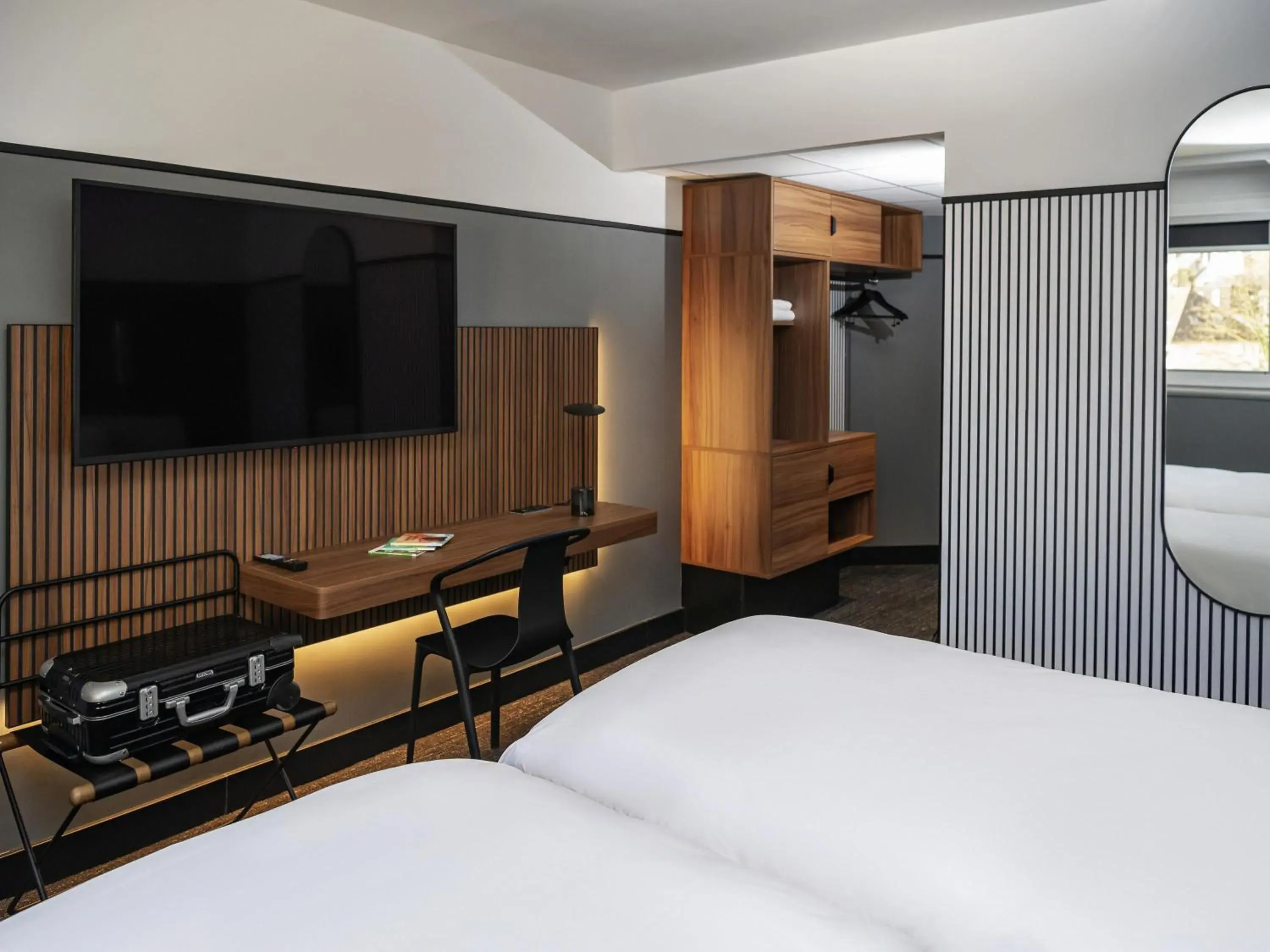 Bedroom, Bed in Mercure Caen Centre Port De Plaisance Bedroom, Bed in Mercure Caen Centre Port De Plaisance